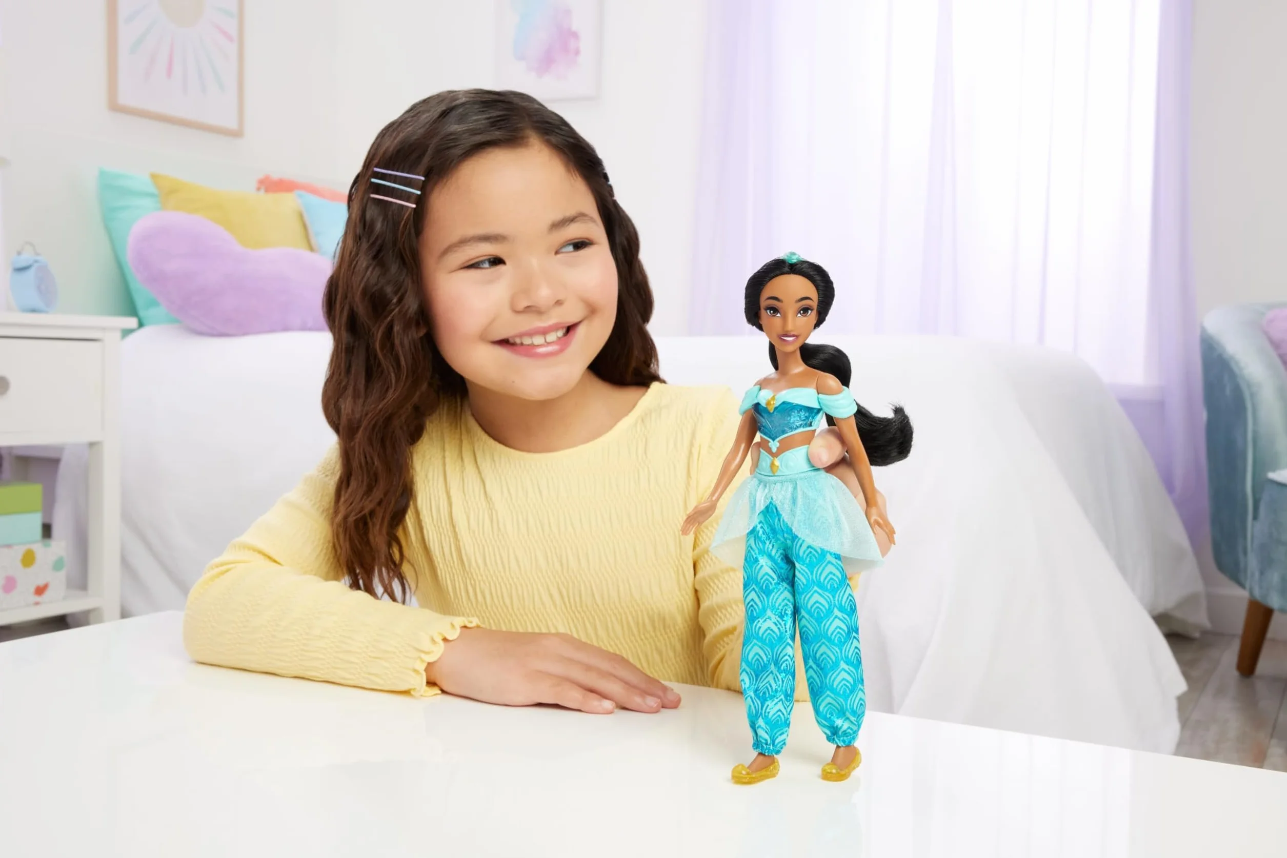Mattel Disneya Księżniczka Dżasmina Lalka z punktami zgięcia błyszczącym ubrankiem akcesoriami HLW12