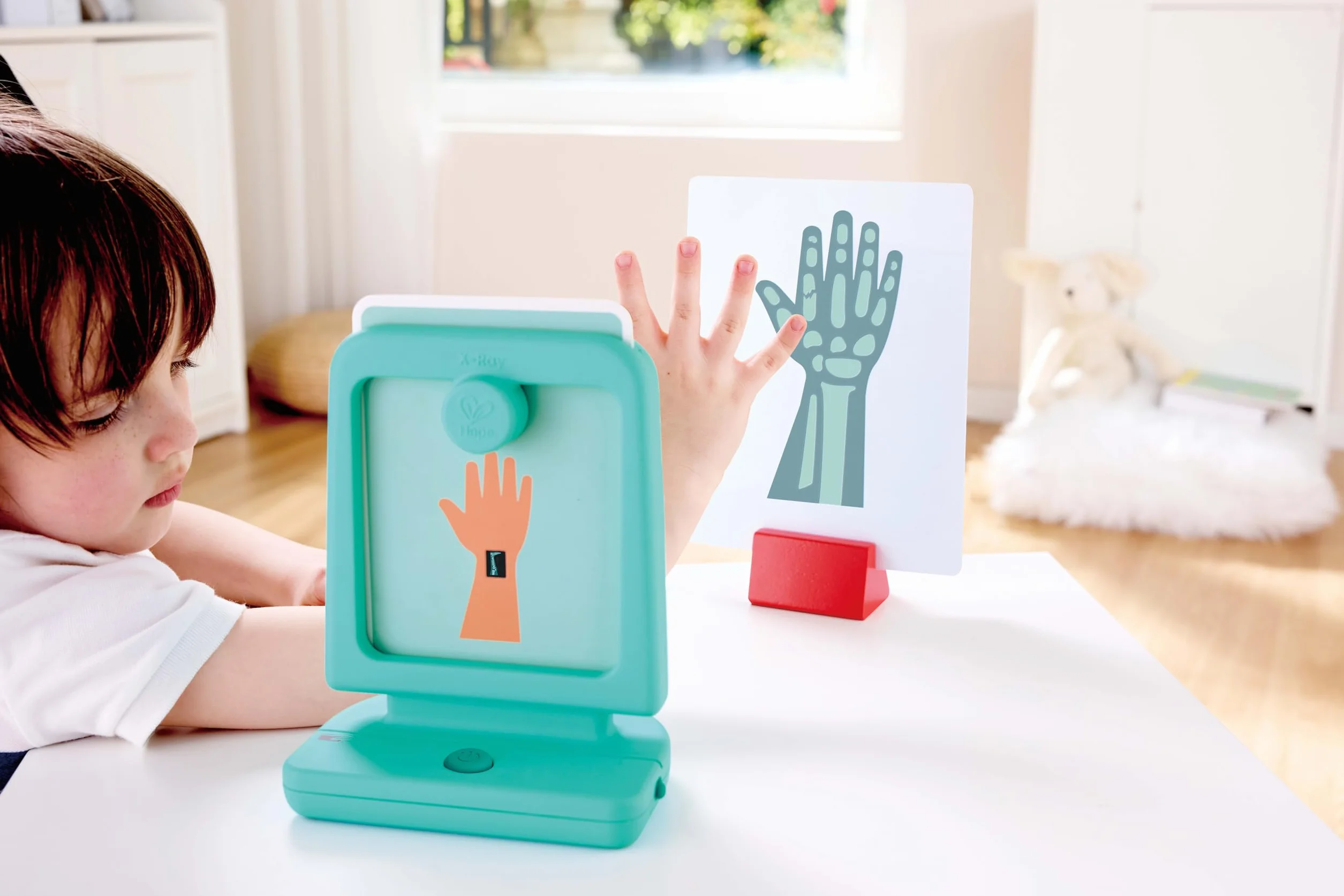 Hape Zestaw medyczny, drewniany zestaw do zabawy dla dzieci, zestaw lekarski z interaktywnymi narzędziami