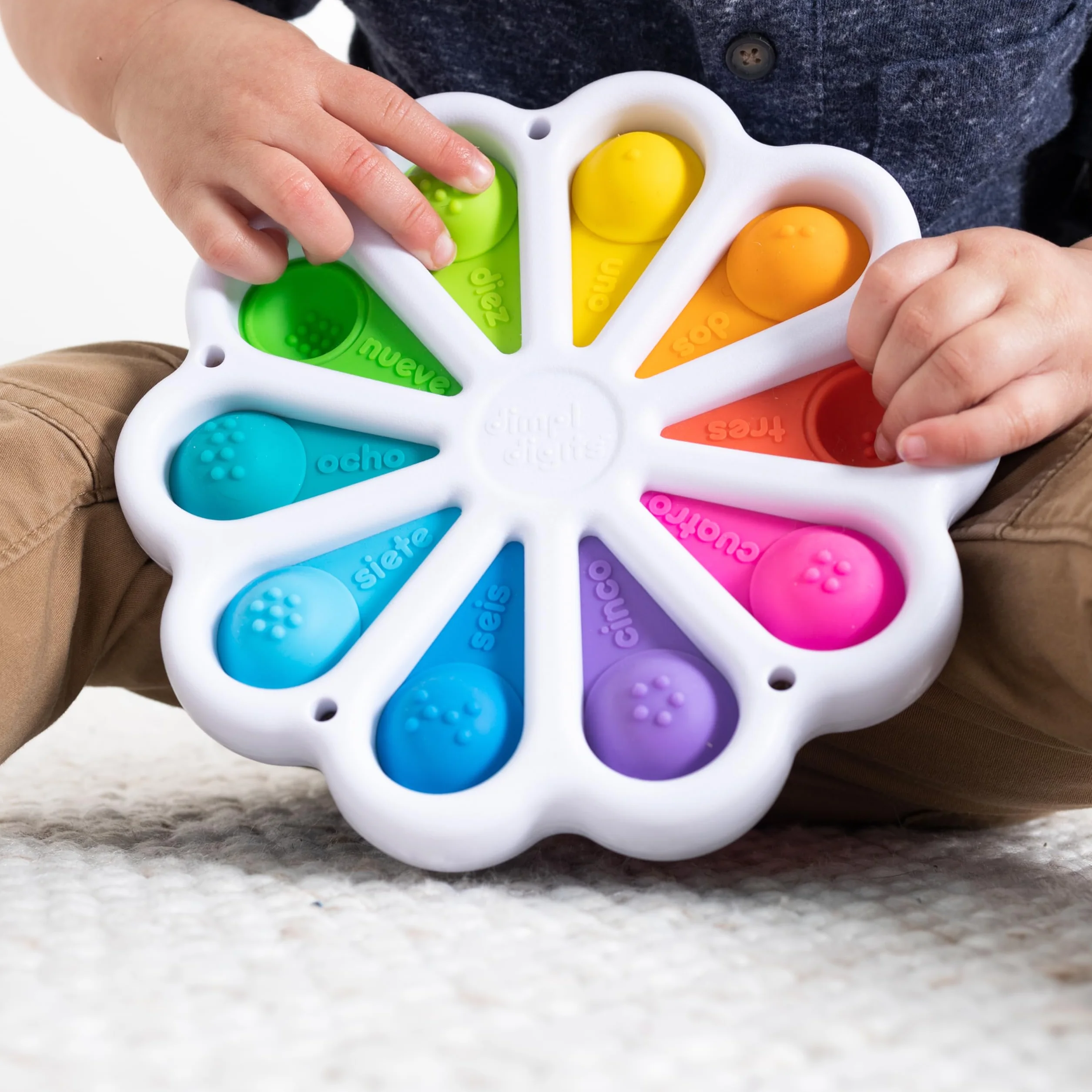 Fat Brain Toys Cyfry Dimpl zabawka edukacyjna sensoryczna dla niemowląt od 2 lat wielokolorowa