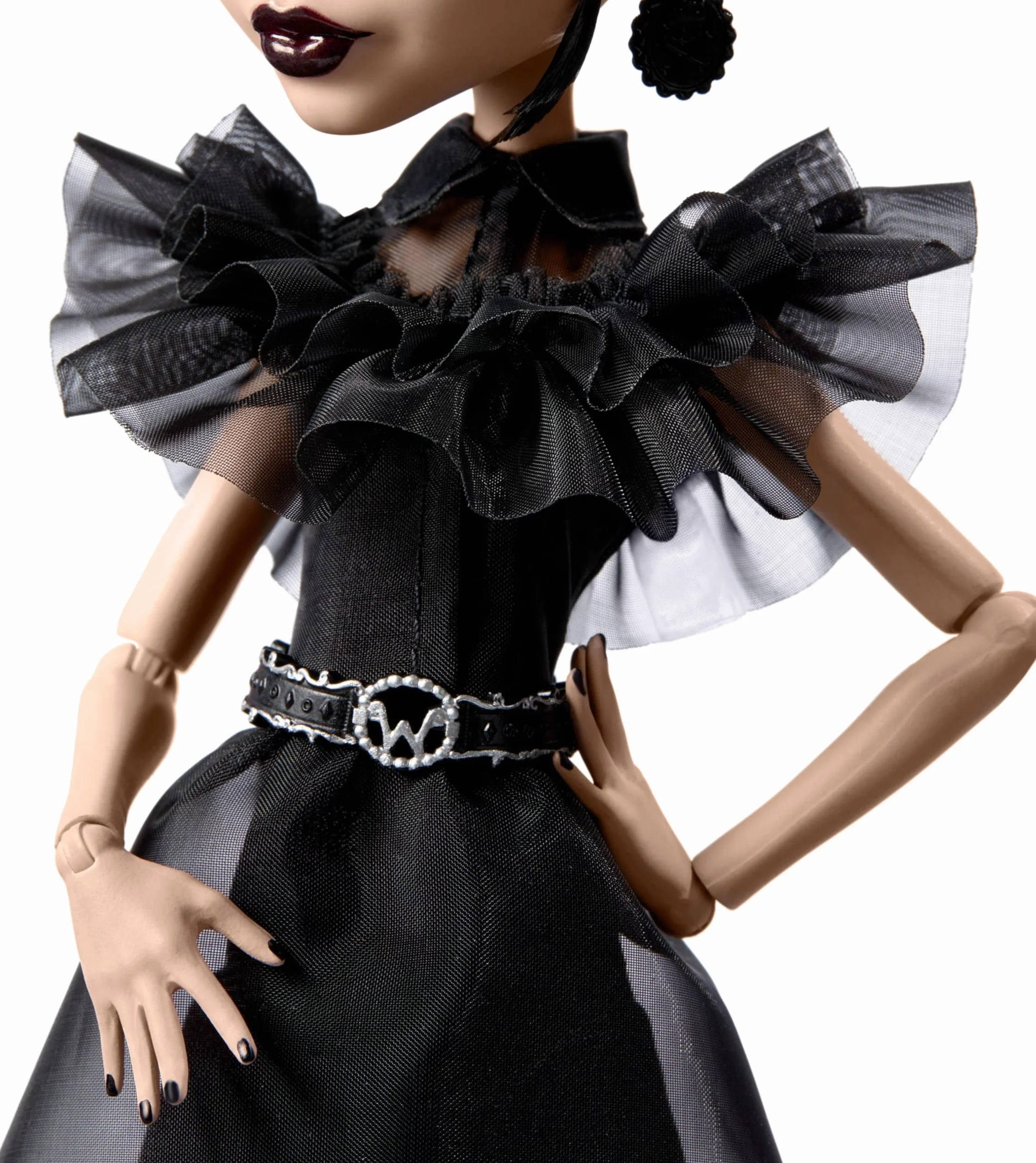 Monster High Wednesday na balu Rave'N Lalka kolekcjonerska w czarnej gotyckiej sukni inspirowanej sceną z balu, akcesoria premium i podstawka dla lalki, HXJ03