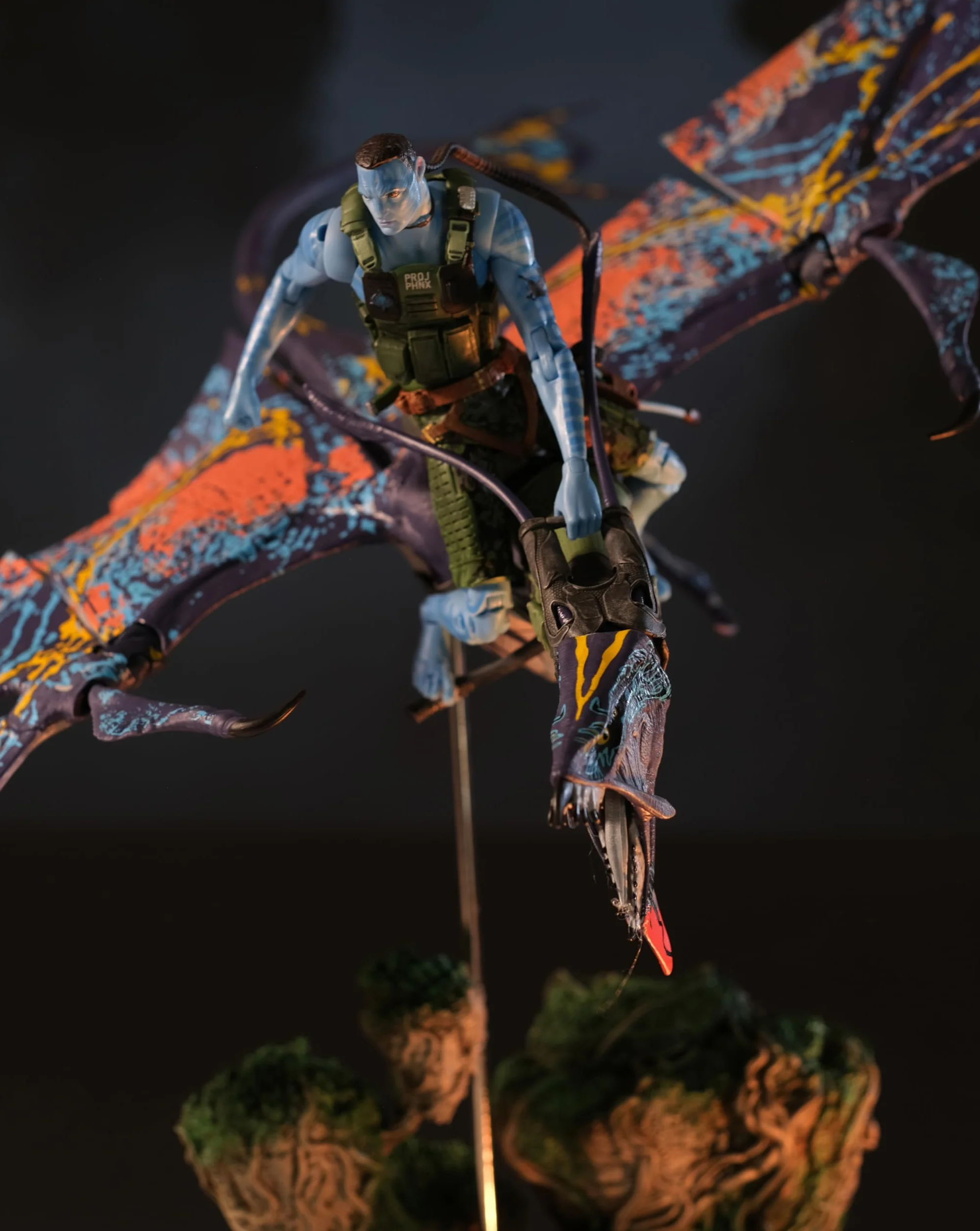 Disney Avatar DLX MEGA Banshee & Rider - A2 QUARITCH & Banshee (złota etykieta)