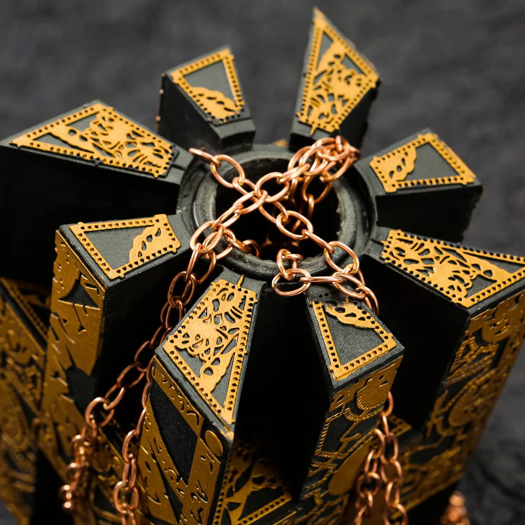 Hellraiser Lament Puzzle Zestaw Zdejmowany z Łańcuchami i Podstawą Rekwizyt Horror