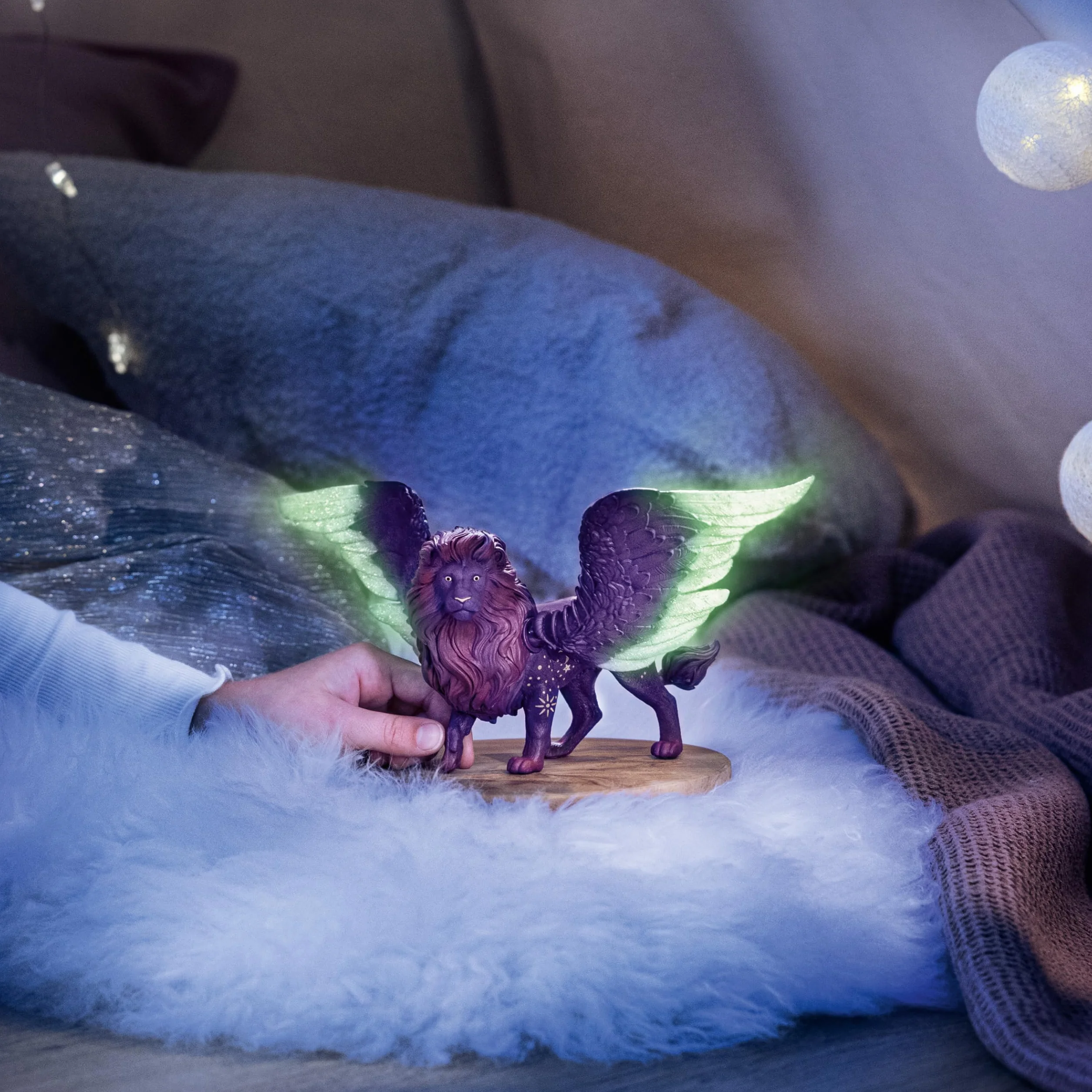 Schleich BAYALA | Księżycowy lew 70837 | Szczegółowa figurka z ruchomymi, świecącymi w ciemności skrzydłami oraz magnesem | Piękne figurki kolekcjonerskie | Figurka od 5 lat | 28 × 14 × 13 cm