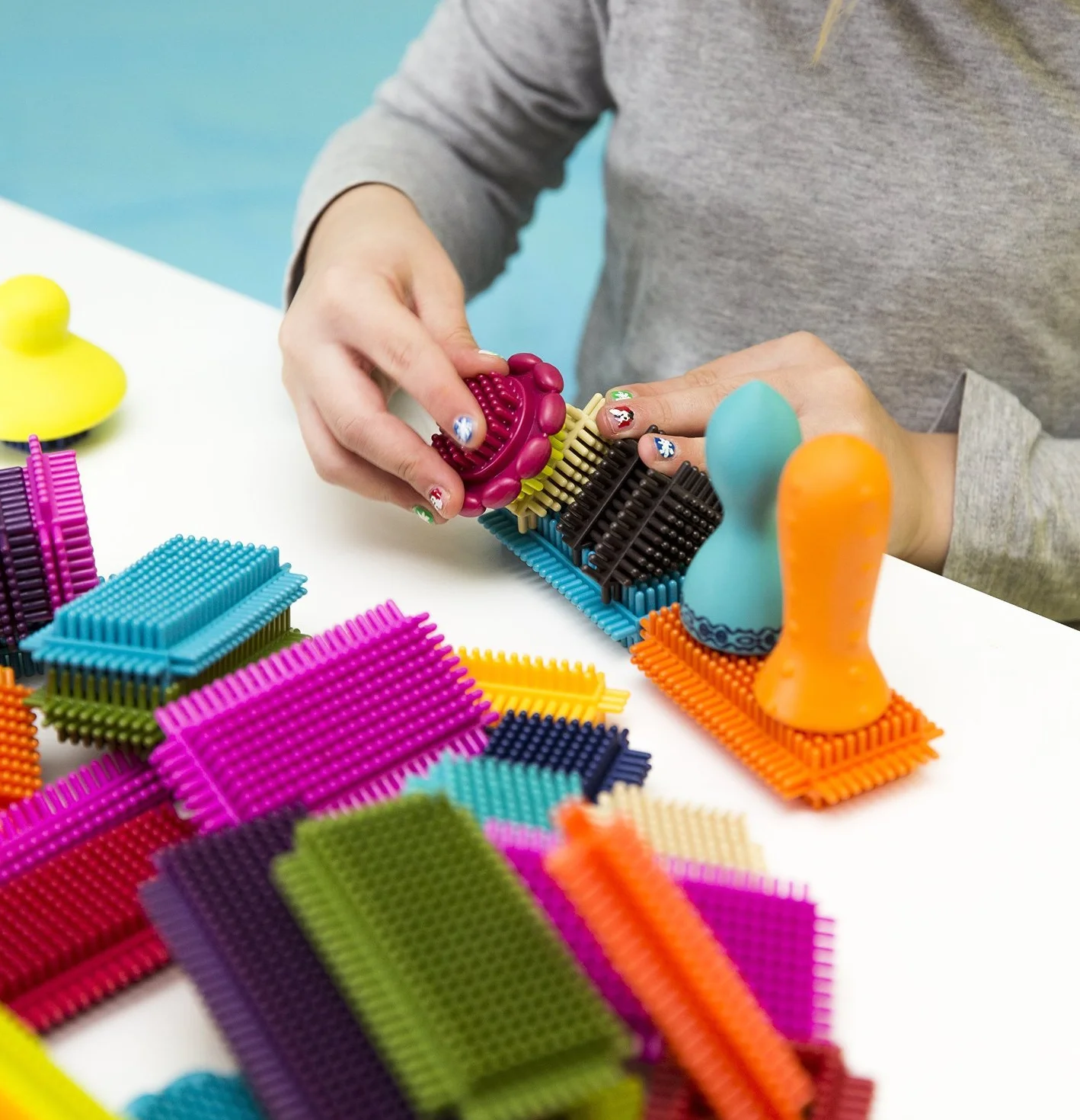 B. toys Stem klocki do układania w stosy, 68 elementów, do składania, z przechowywaniem – zabawki dla dzieci od 2 lat