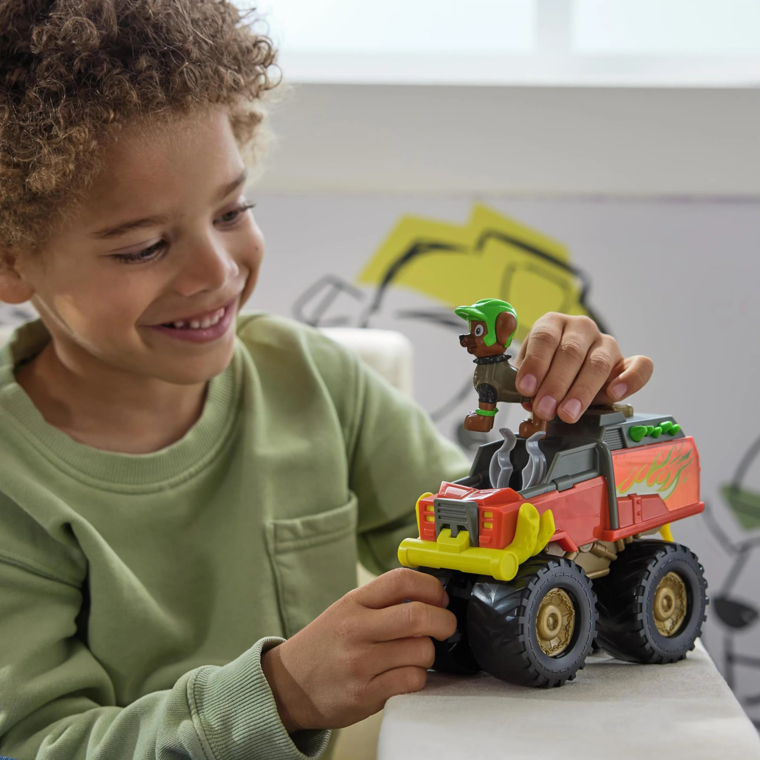 Psi Patrol: Rescue Wheels Monster Truck Boomera, Zabawkowa ciężarówka z transformacją pojazdu i kolekcjonerską figurką, zabawki dla dzieci dla chłopców i dziewczynek w wieku 3+