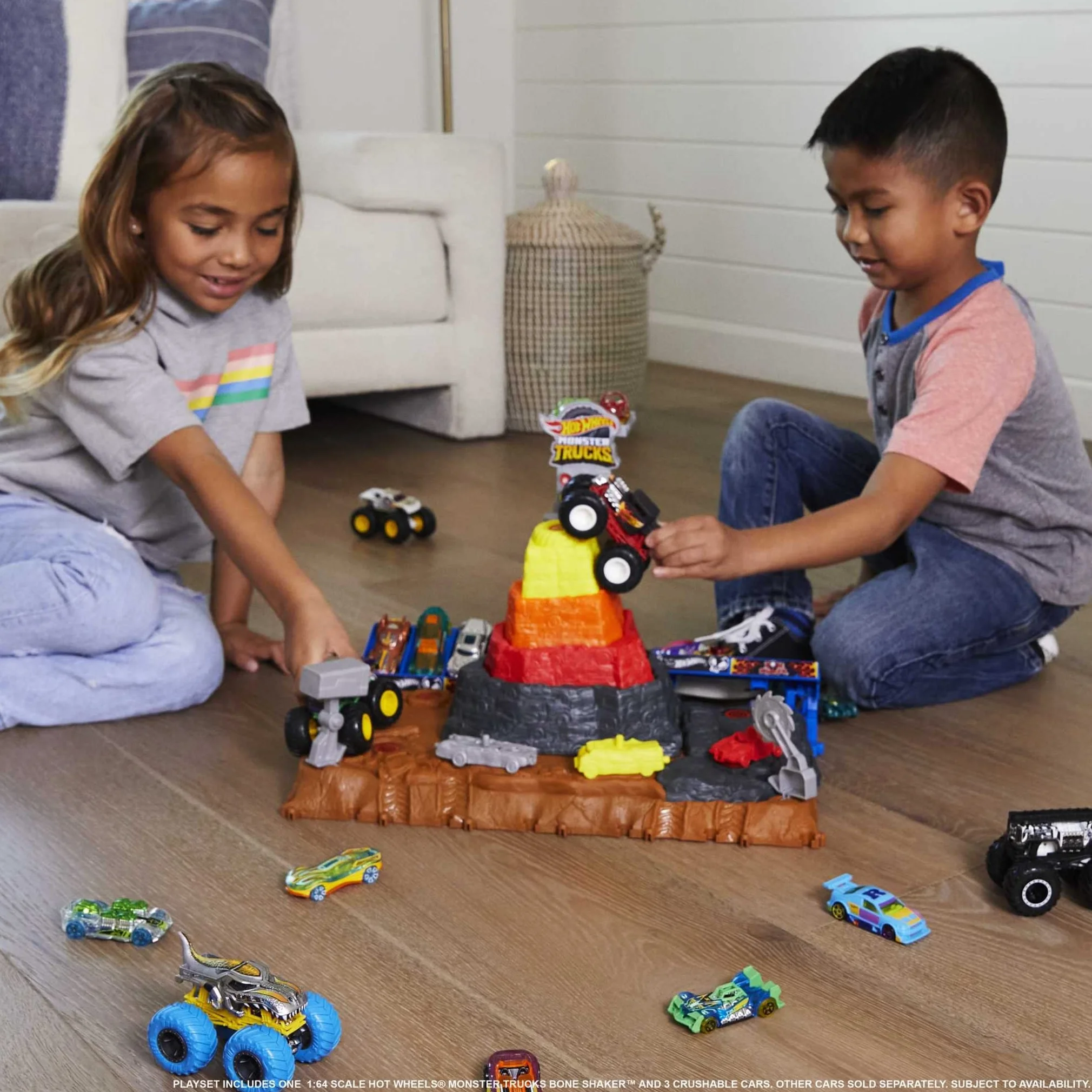 Hot Wheels Monster Trucks Arena Smashers Bone Shaker Piramida demolki Zestaw z 1 pojazdem i 3 autkami HNB96