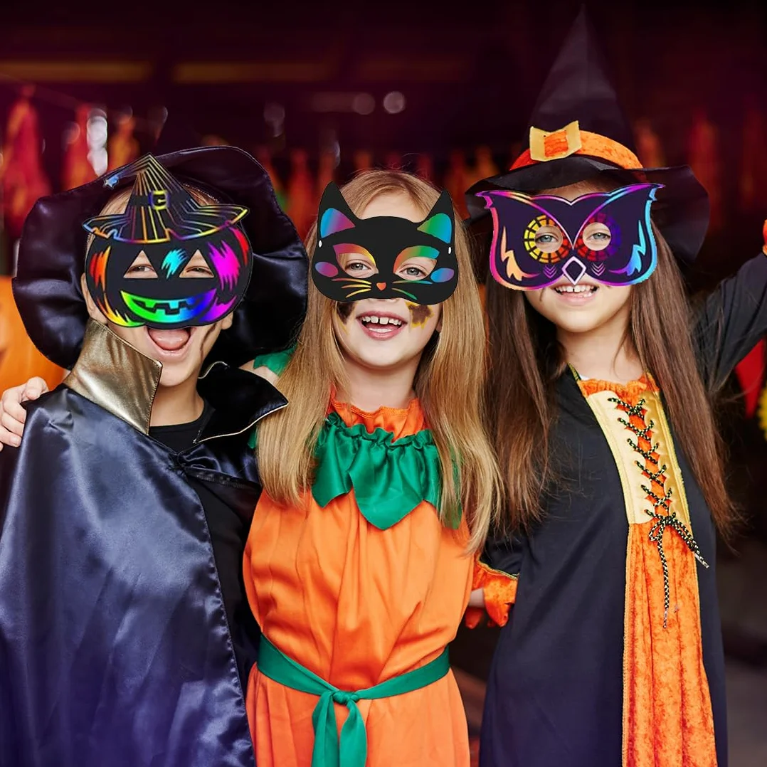Wishstar 24 sztuki obrazków do zdrapywania na Halloween, maseczki do zdrapywania dla dzieci, maski na Halloween, zestaw do majsterkowania DIY z elastycznymi sznurkami i drewnianymi rylcami, dekoracja