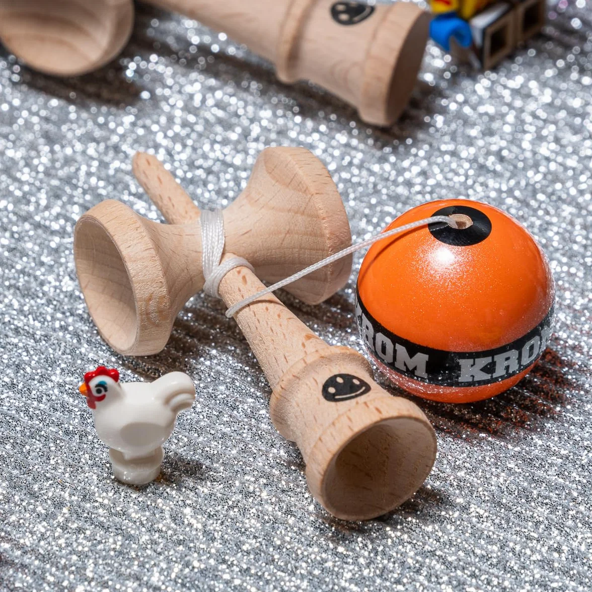 KROM Kendama MIKRO Orange – Mini Kendama z drewna bukowego – w pełni grywalna – format kieszonkowy – dla początkujących i profesjonalistów