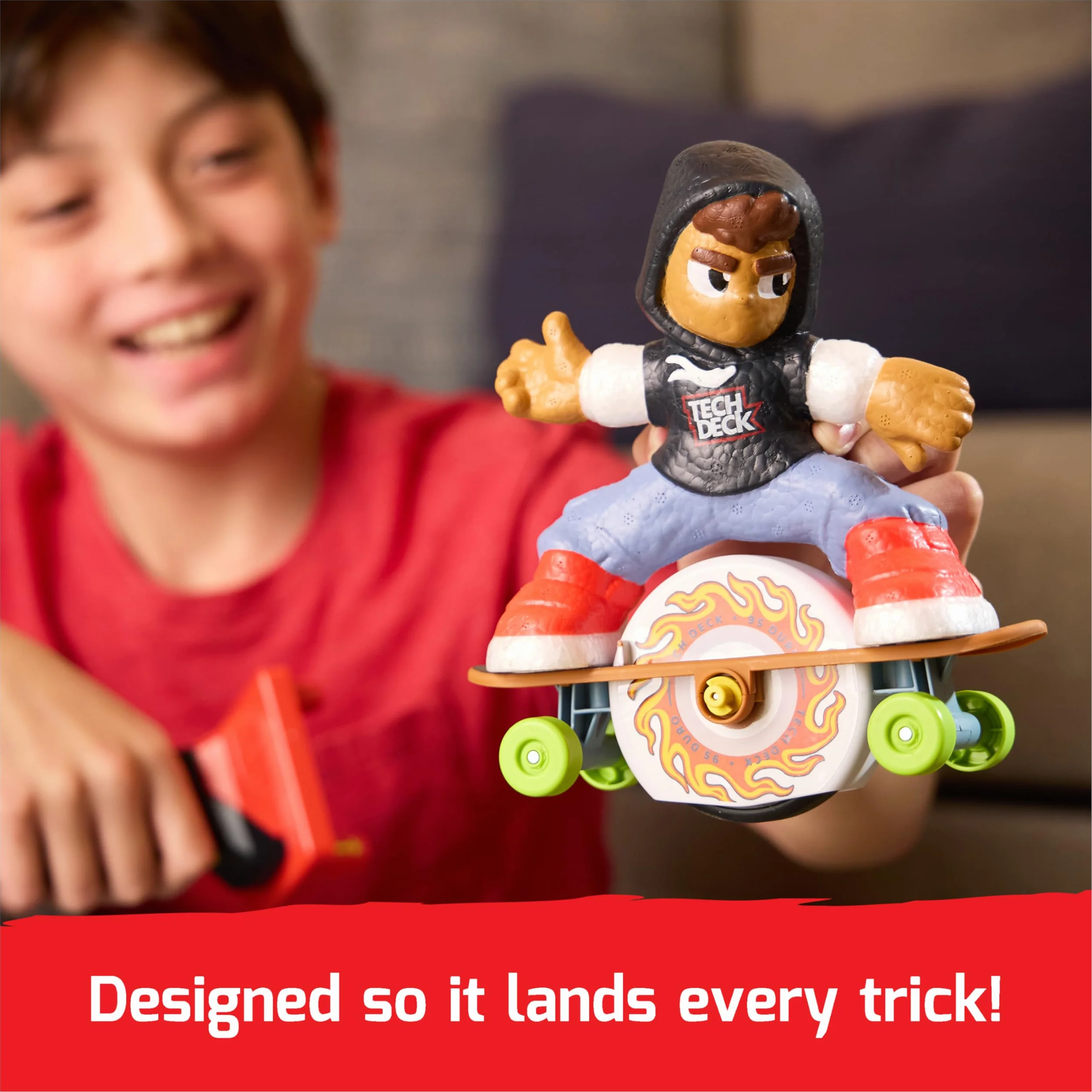 Tech Deck Shred N' Blast Sk8board, zmotoryzowana deskorolka z jeźdźcem i rampą do szybkich trików i wysokich skoków, zabawki dla dzieci dla chłopców i dziewczynek w wieku od 6 lat, wymagane baterie