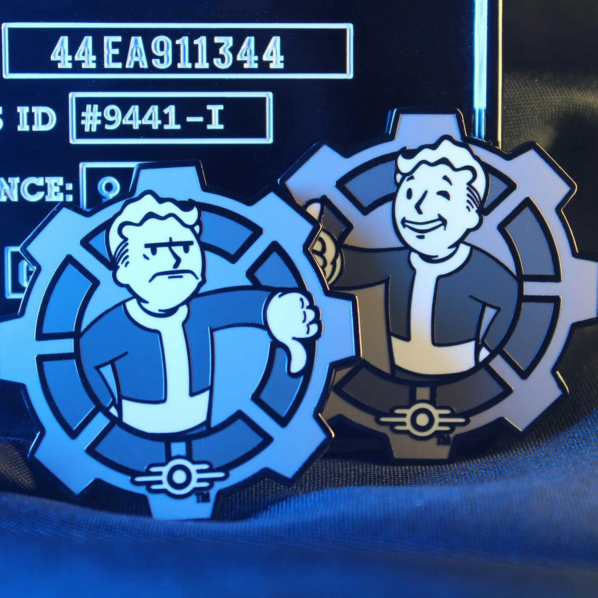 Fallout Black & White Limited Edition Collectible Decision Flip Coin - oficjalna metalowa moneta inspirowana Vault-Tec, postapokaliptyczna pamiątka dla graczy, prezent dla fanów i kolekcjonerów