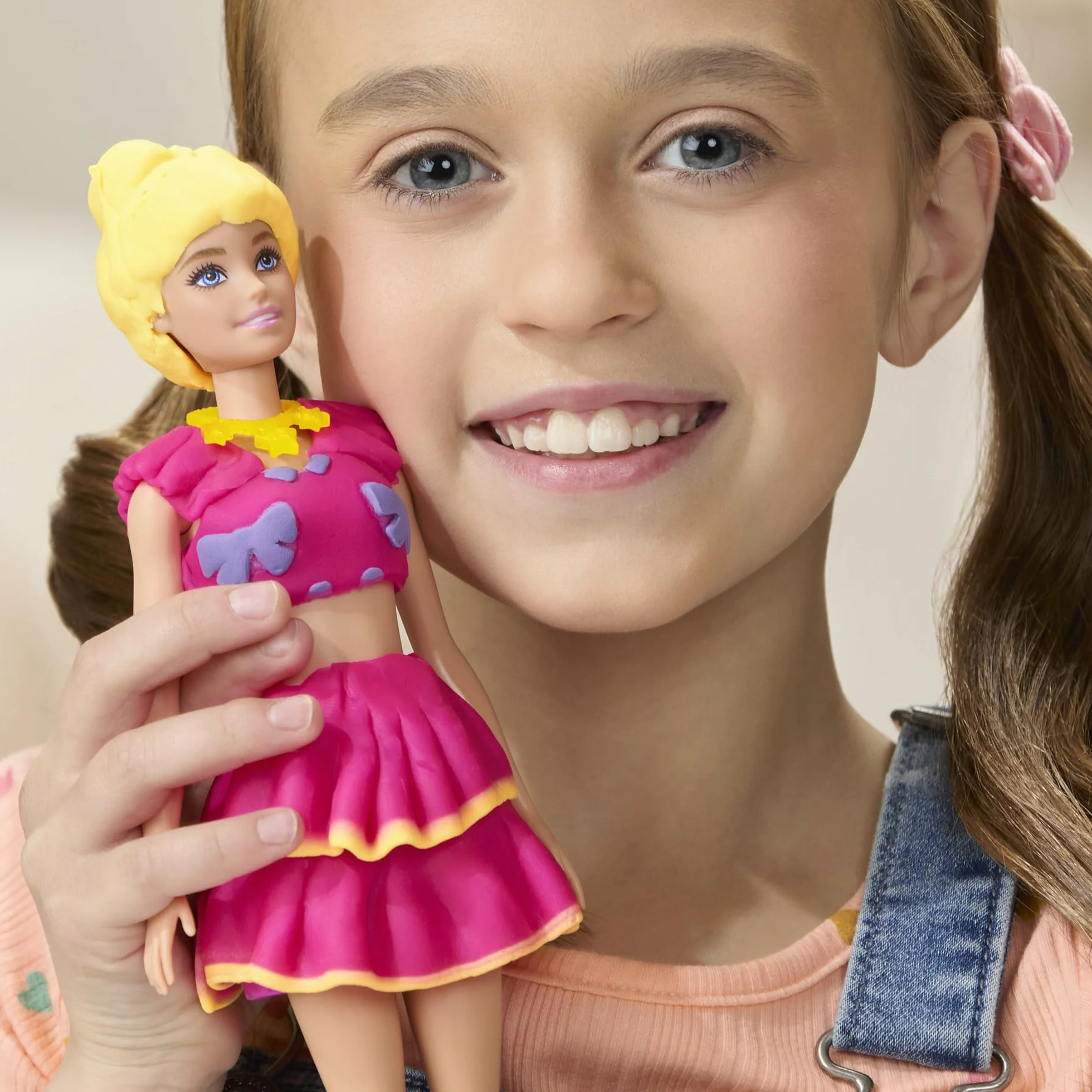 Zestaw lalek Play-Doh Barbie Falbanki i kokardki