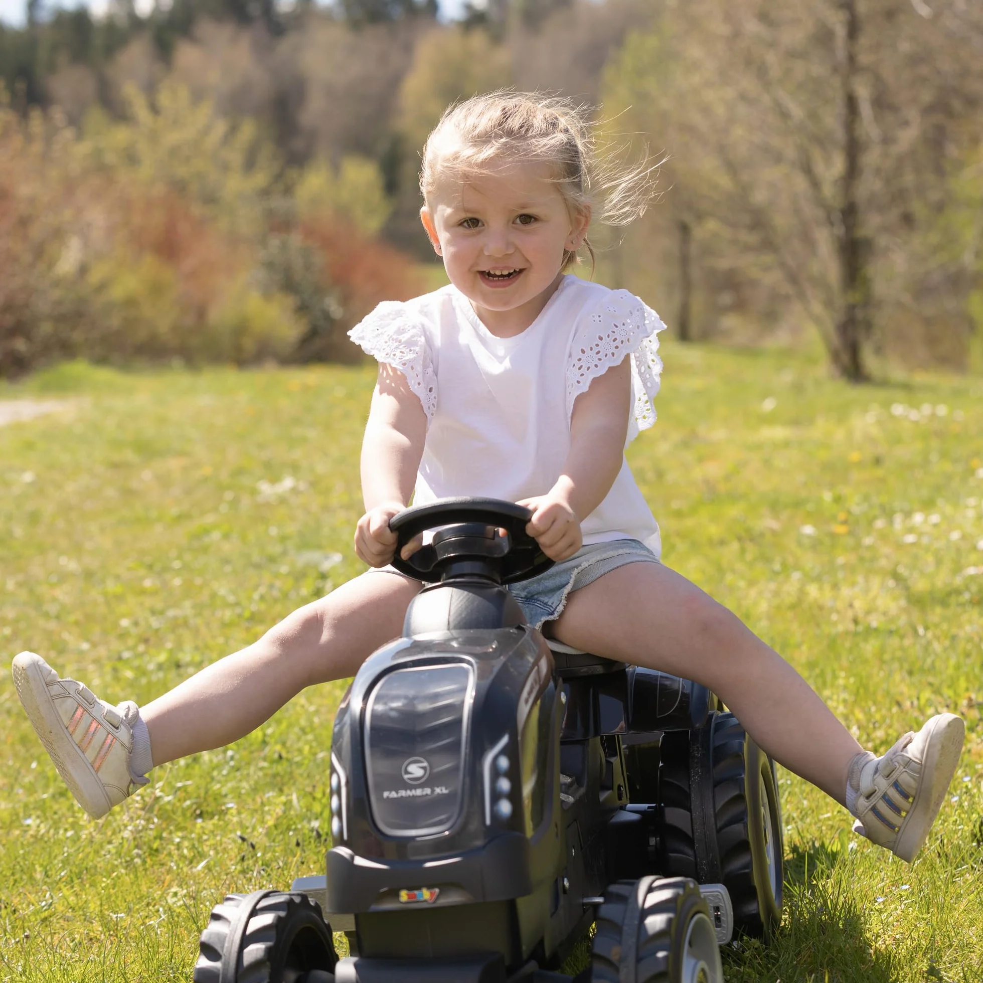 Smoby - Farmer XL Czarny Traktor + Przyczepa - Traktor na pedały dla dzieci - Regulowane Siedzenie - Kierownica z Klaksonem - Otwierana Maska - Od 3 Lat - Wyprodukowano We Francji