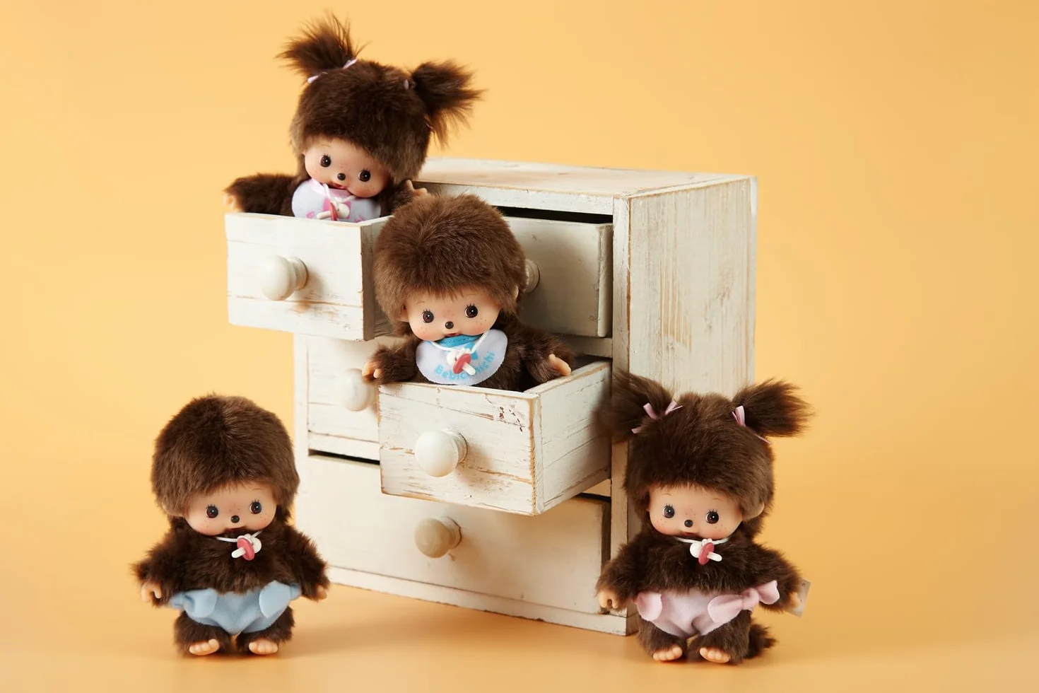 Sekiguchi 235370 - Original Bebichhichi Baby Brown Plush Plush z niebieską pieluchą, ok. 15 cm