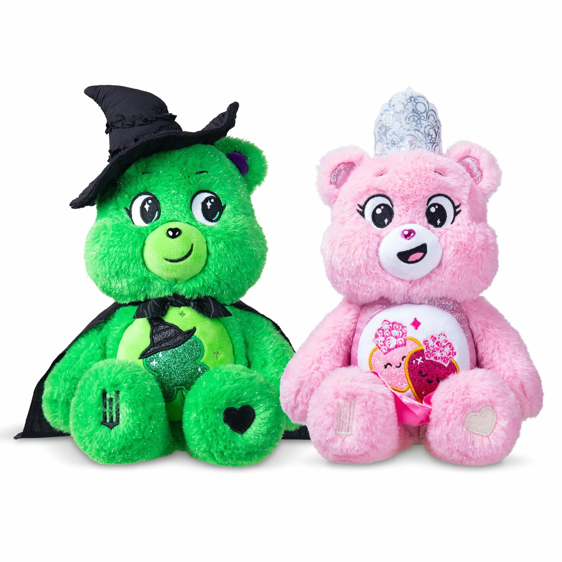 Basic Fun Care Bears Wicked Maskotka Pluszowa 22 cm – Zestaw 2 sztuki edycja limitowana – Good Luck Bear jako Elphaba i Love-a-lot Bear jako Glinda – Pluszaki teatralnego crossovera dla dzieci i fanów