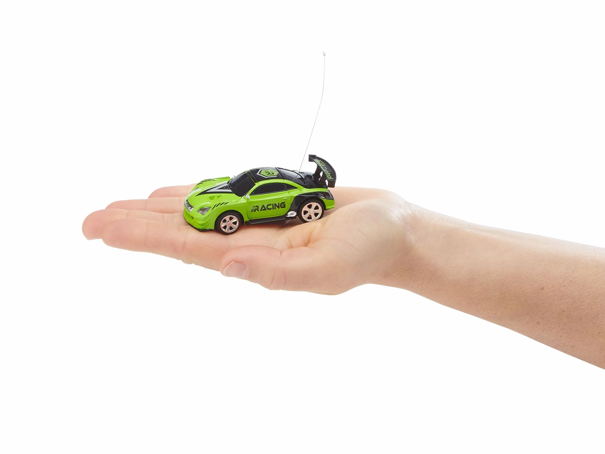 Revell Control 23560 Mini zdalnie sterowany samochód wyścigowy zielony, ze sterowaniem 40 MHz, w pojemniku na puszki, zawiera stożki drogowe, długość 8 cm