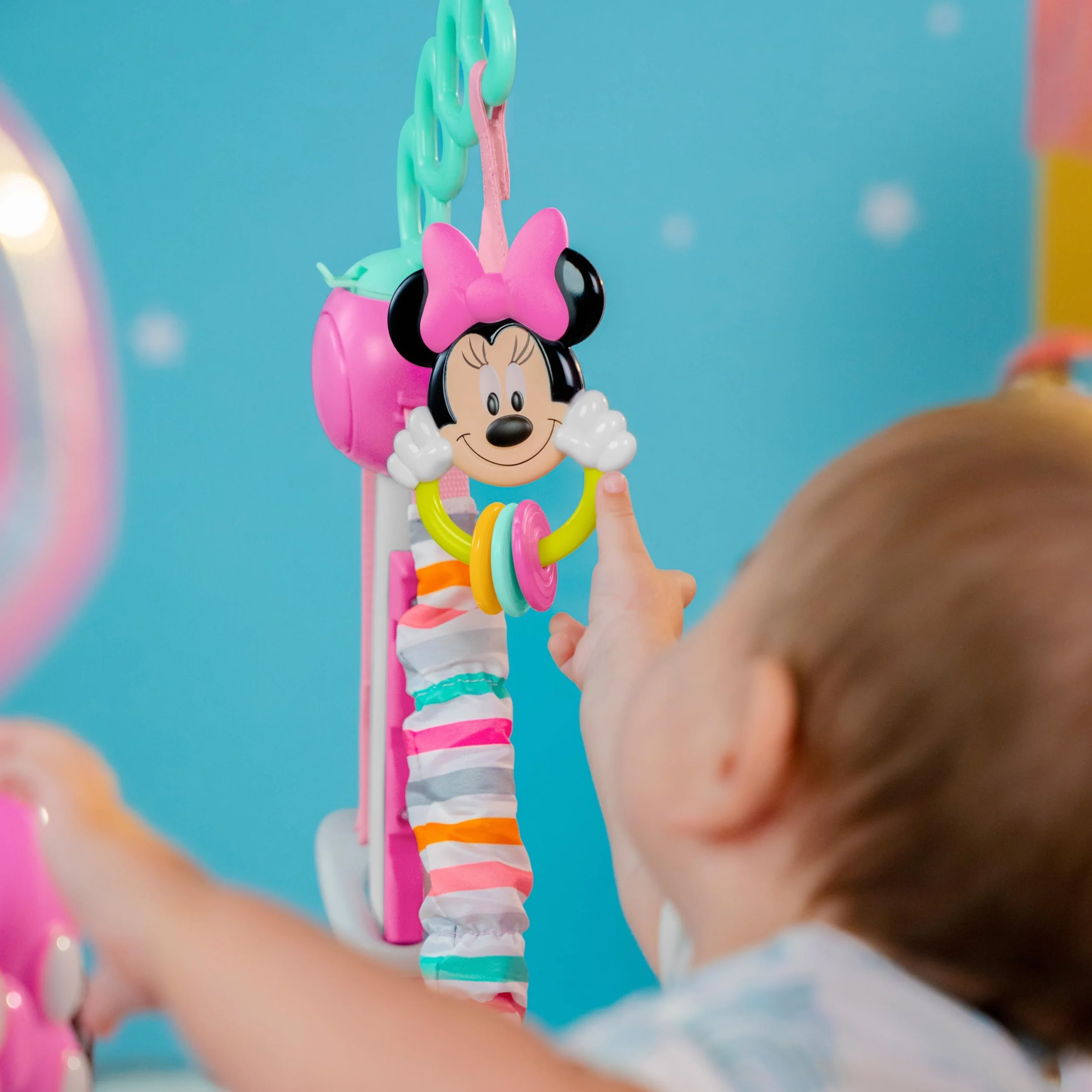 Bright Starts, Disney Baby, Minnie Mouse Forever Bestie, Skoczek i atrakcje - z lampkami i piosenkami, dzieci od 6 miesięcy +