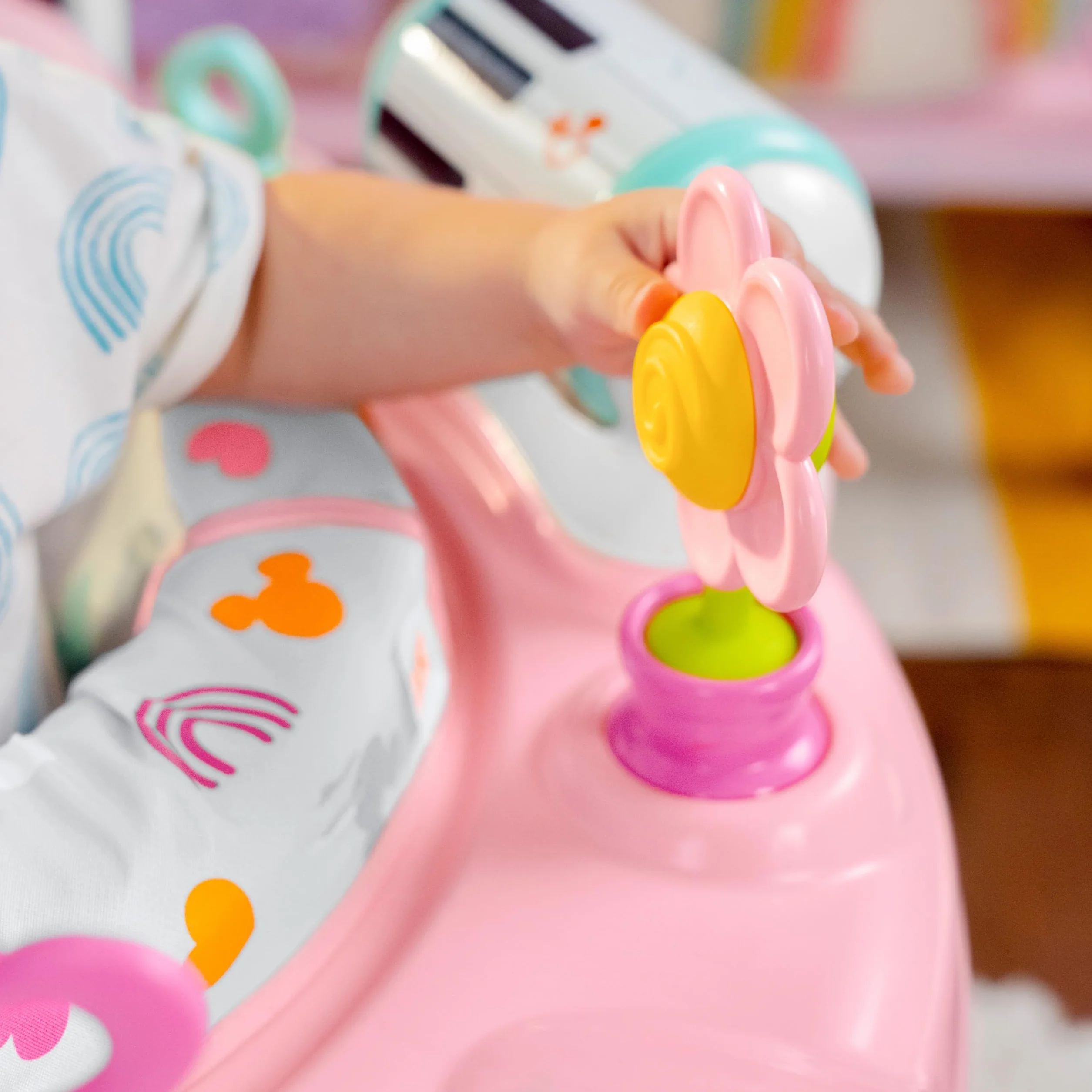 Bright Starts, Disney Baby, Minnie Mouse Forever Bestie, Skoczek i atrakcje - z lampkami i piosenkami, dzieci od 6 miesięcy +
