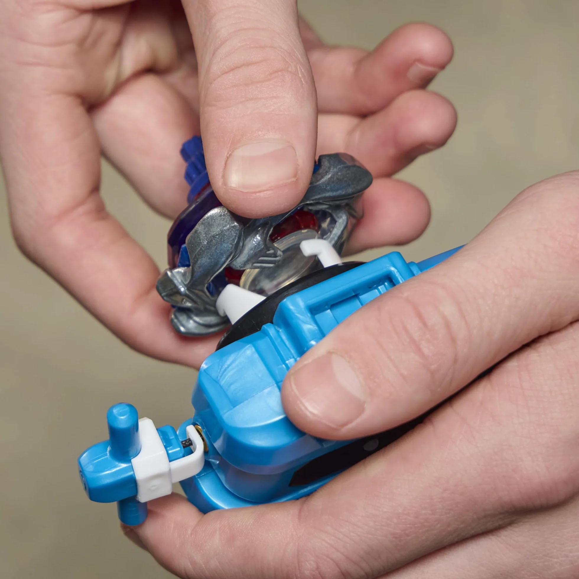 Zestaw Beyblade X Cobalt Dragoon 2-60C Deluxe z lewoskrętną wyrzutnią z linką