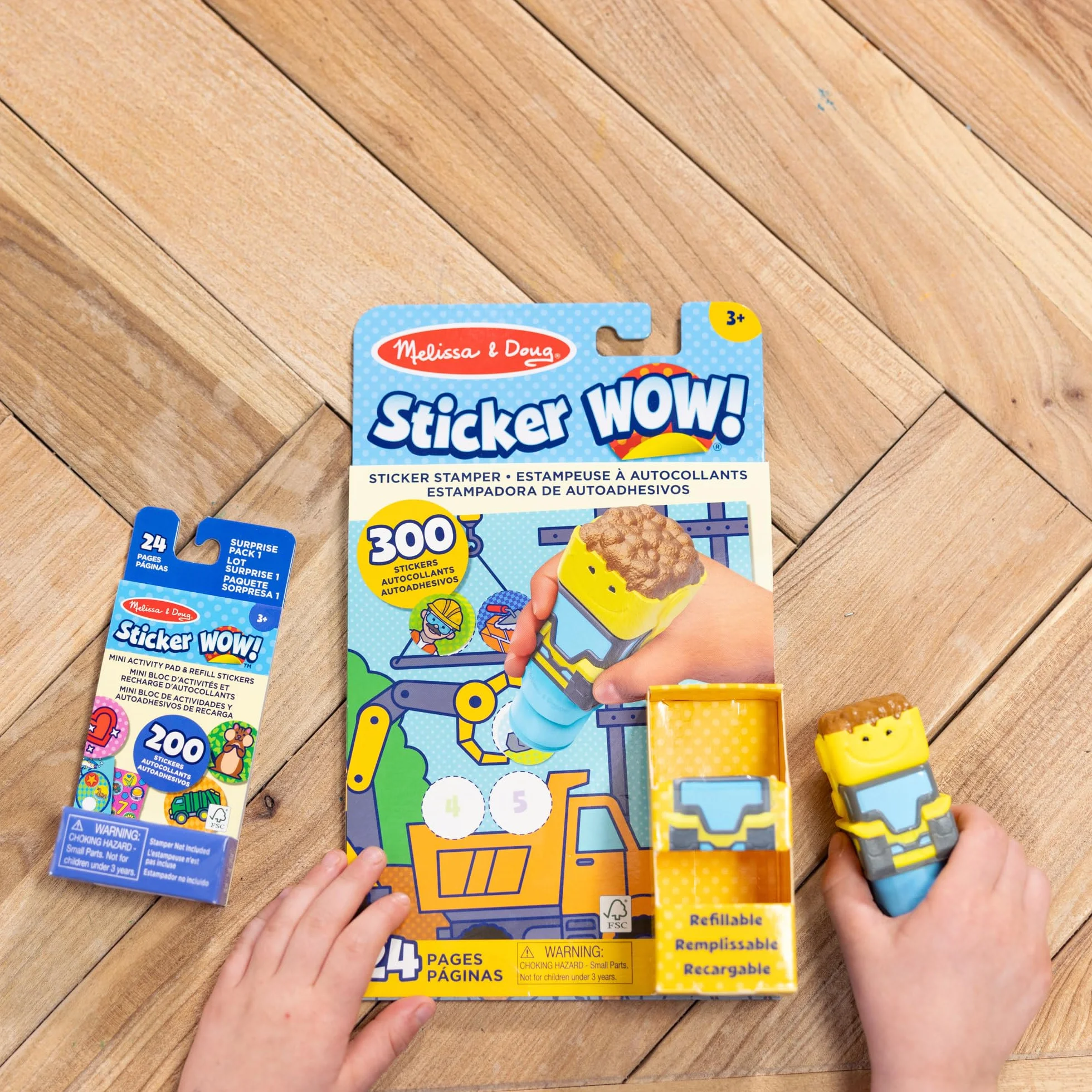 Melissa & Doug Naklejka Wow!™ Zestaw Bulldozer: 24-stronicowy blok aktywności, szablon do naklejek, 500 naklejek, zabawka dotykowa i artystyczna z postacią kolekcjonerską
