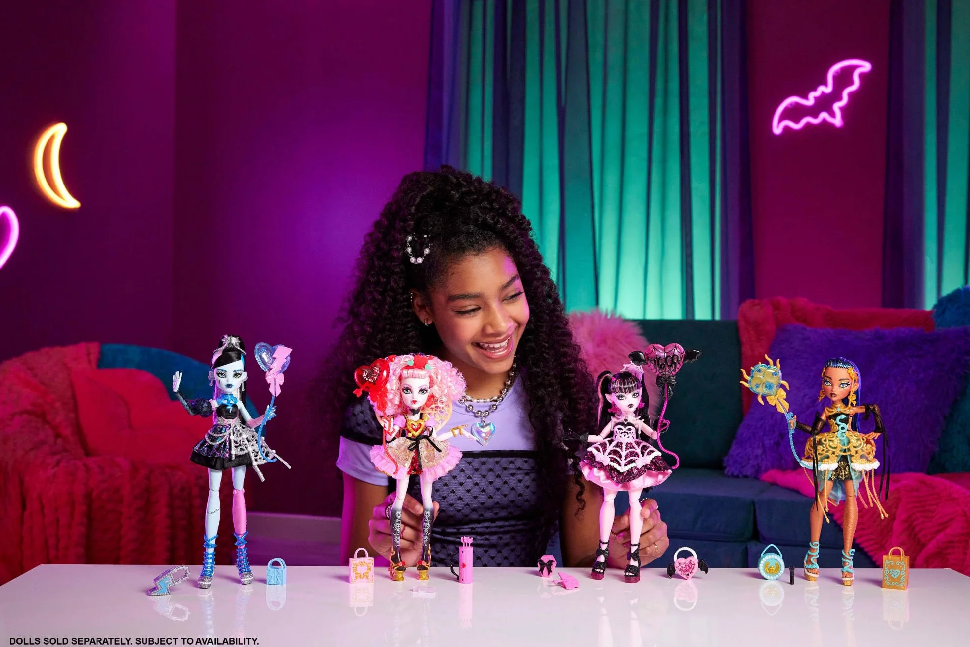 Monster High Straszysłodkie urodziny Frankie Stein Lalka zabawka w czarnej sukience z akcesoriami tematycznymi, w tym zaproszenie, „balon”, prezent i „szminka”, JBG75