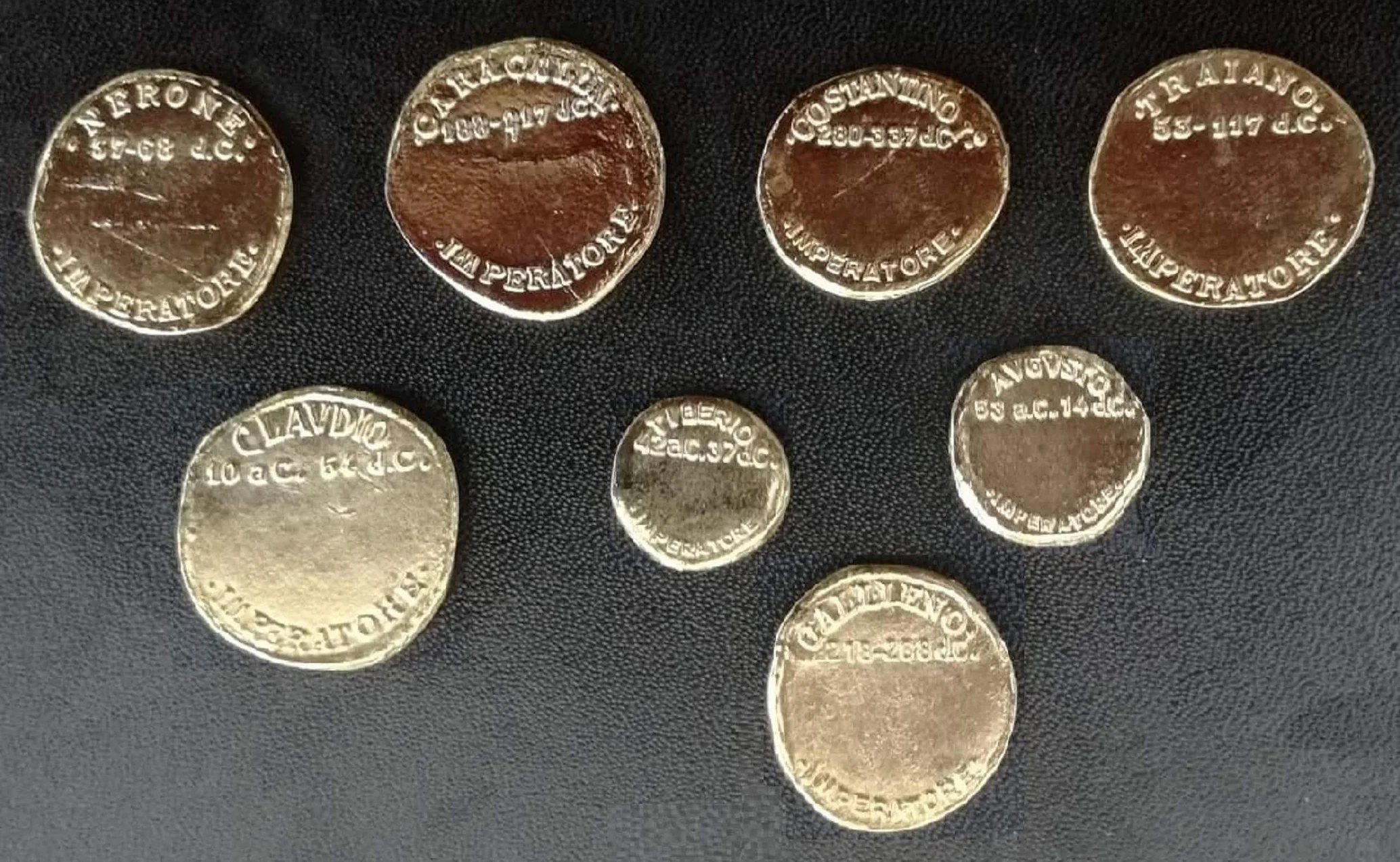 Rzymskie antyczne monety - pozłacany metal - zestaw 8 sztuk - reprodukcja rzemieślnicza