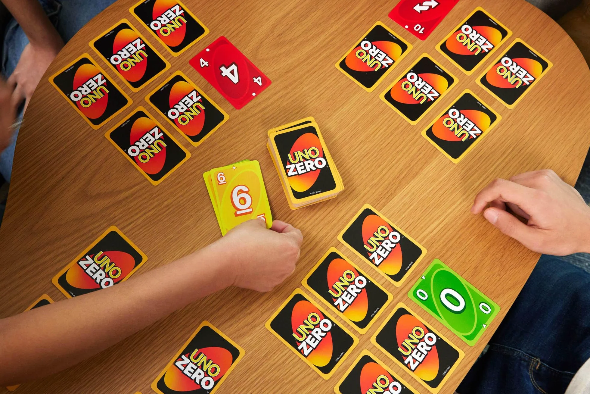Mattel UNO Zero Gra karciana na wieczór gier dla dzieci, dorosłych i rodzin; karty do gry, talia i notes do obliczania wyników, od 2 do 8 graczy od 7 roku życia, JLK16