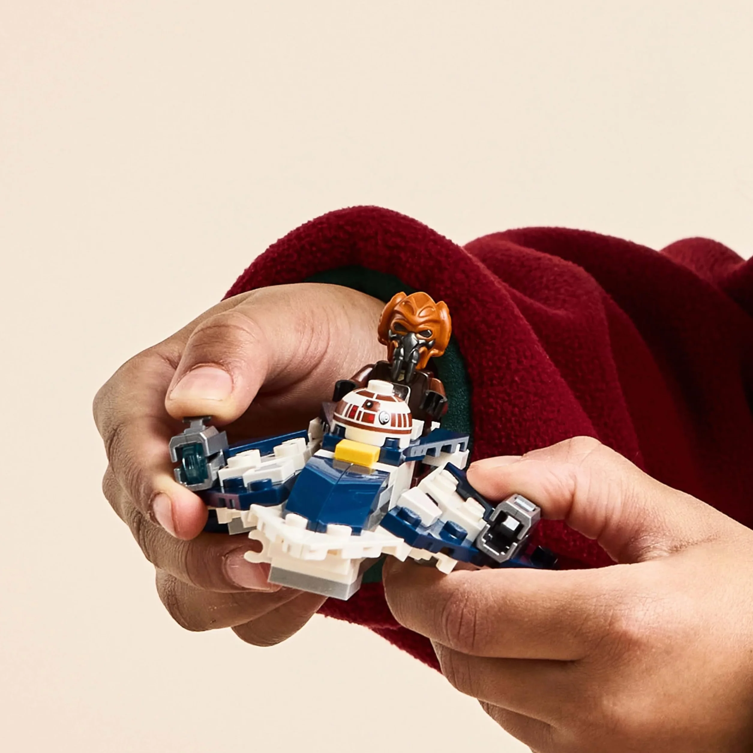 LEGO Star Wars Mikromyśliwiec Jedi Plo Koona z serialu Gwiezdne Wojny: Wojny klonów, zabawka dla dziecka do zbudowania z niebieskim mieczem świetlnym, prezent dla 6-latka, chłopca i dziewczynki 75400