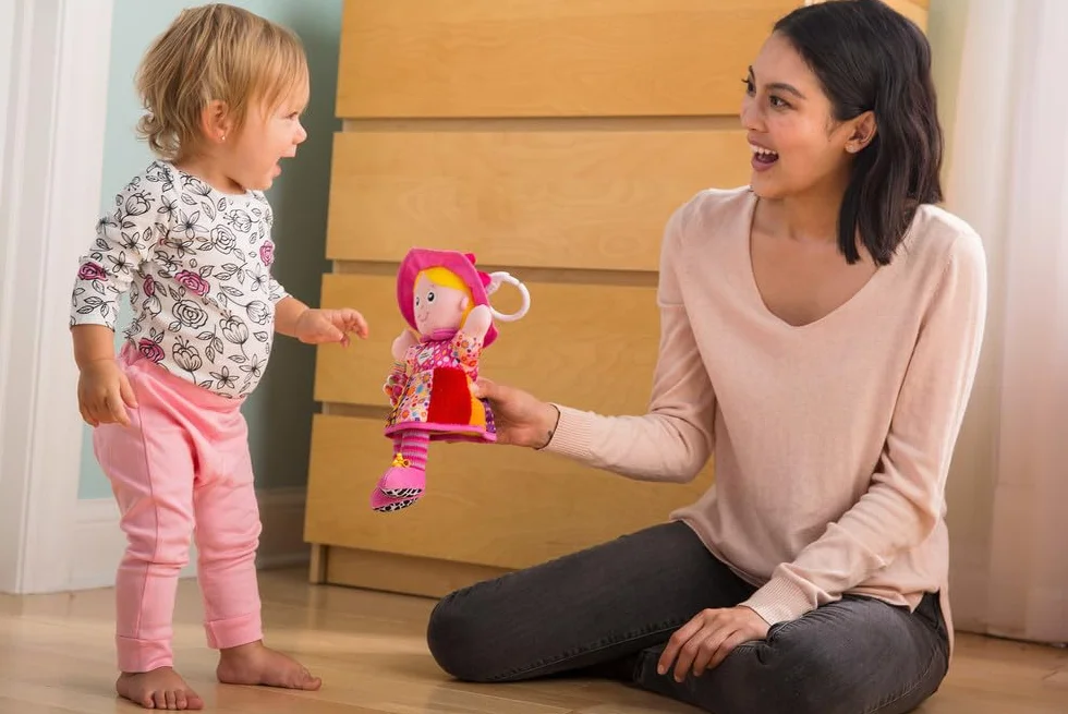 LAMAZE My Friend Emily, Clip on Pram and Pushchair Newborn Baby Toy, Sensory Toy for Babies Boys and Girls from 0 to 6 Months
