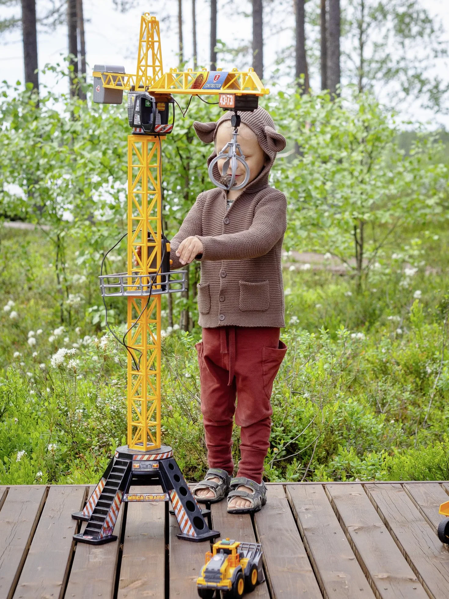 Dickie Toys 203462412 MEGA CRANE Zabawkowy Dźwig zdalnie sterowany z pilotem kablowym, obrotowa kabina i wózek obraca się o 360 stopni, wysokość 120 cm, żuraw przeznaczony dla dzieci od 4 lat