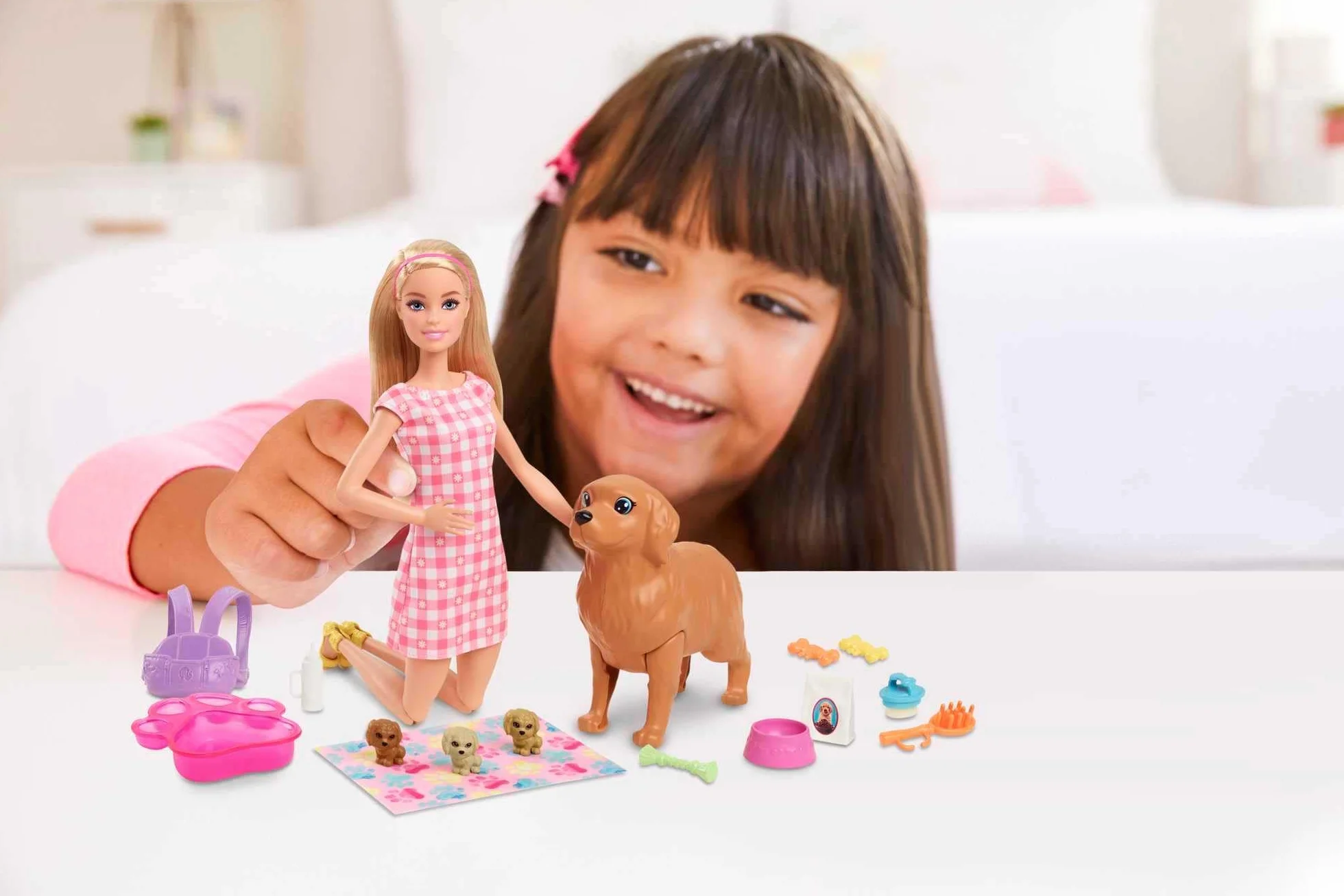 Barbie Narodziny piesków Zestaw do zabawy z lalką Barbie blondynką (29 cm), psią mamą z funkcją, 3 szczeniaczkami i akcesoriami do opieki, prezent dla dzieci od 3 do 7 lat, HCK75