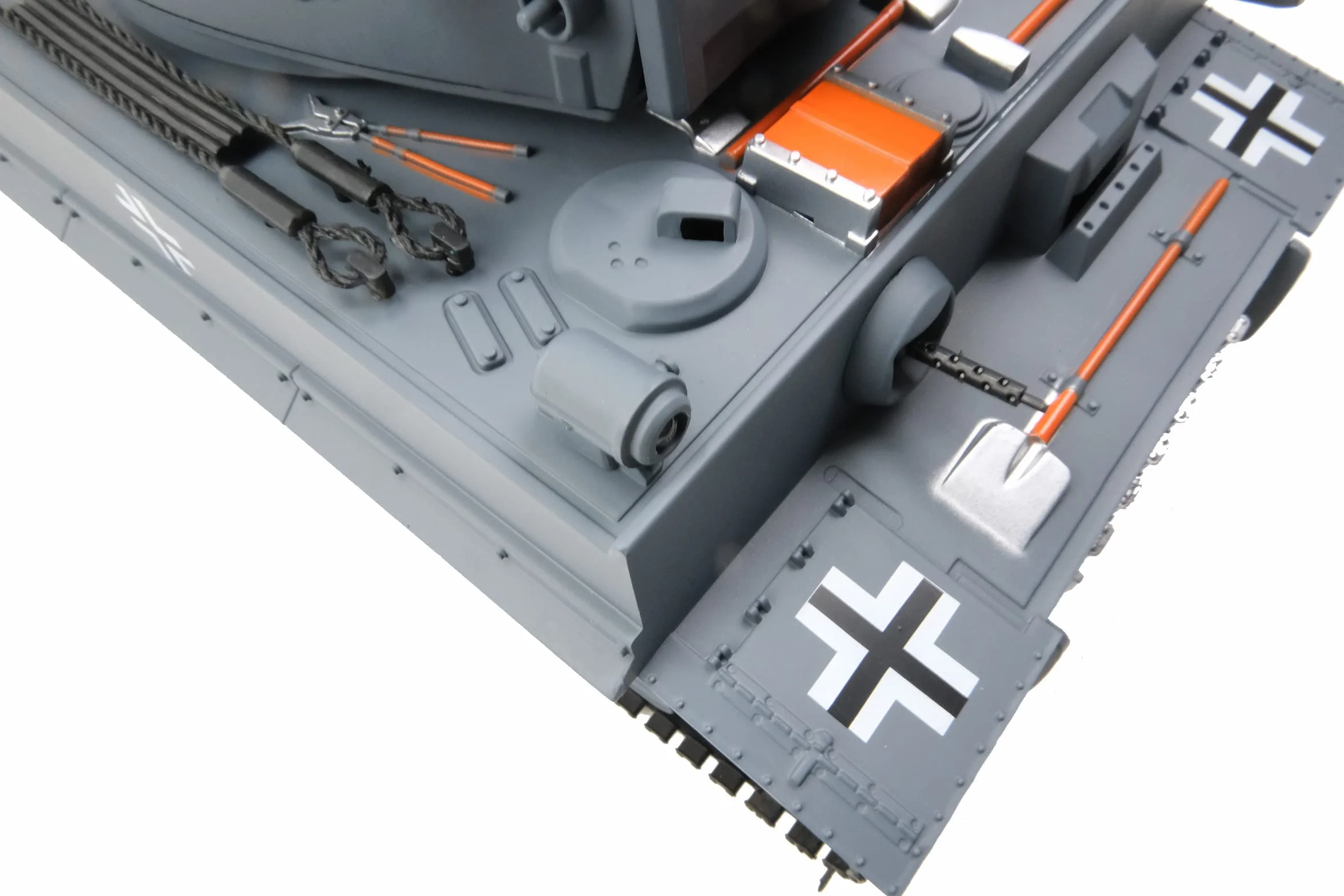 efaso Zdalnie sterowany czołg Tiger 1 M 1:16, funkcja strzału Soft Air Amunition, dźwięk i dym, dokładny model 2,4 GHz wraz z akumulatorem, ładowarką, bateriami do zdalnego sterowania