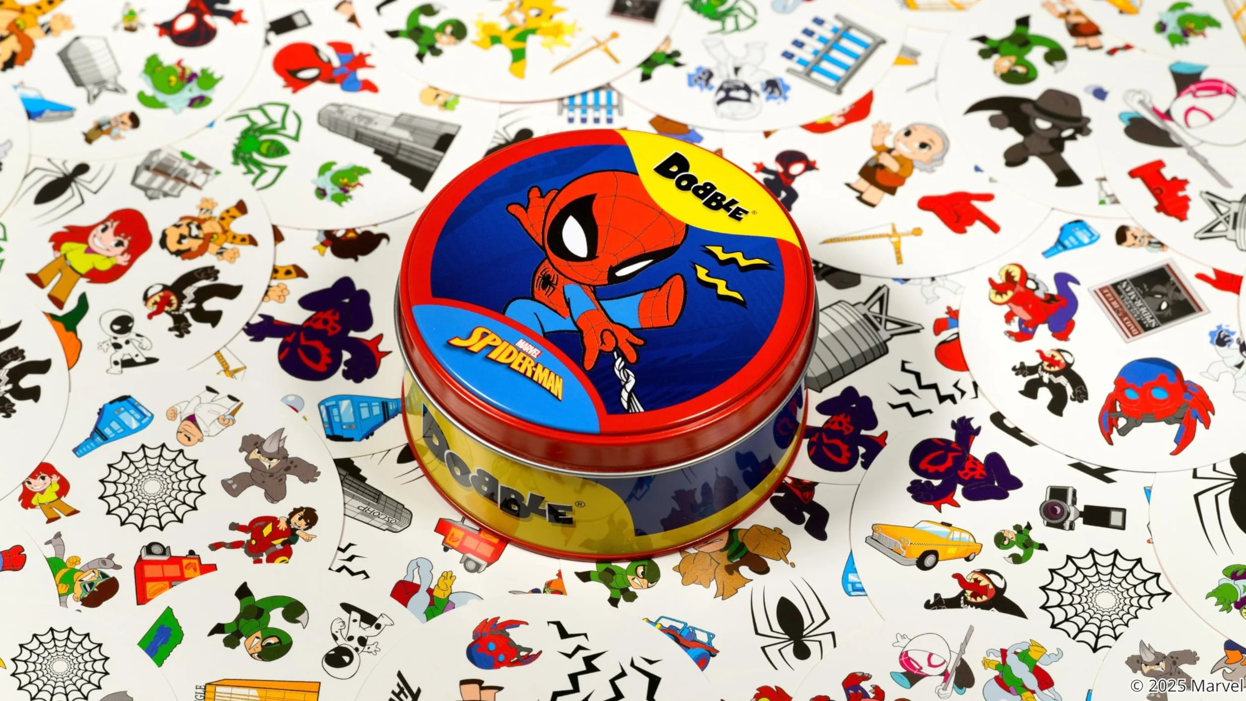 Asmodee Dobble Spiderman, obserwacja i szybkość gry karcianej dla dzieci i dorosłych, gra planszowa, 15 minut gry, od 6 lat, 2-8 graczy