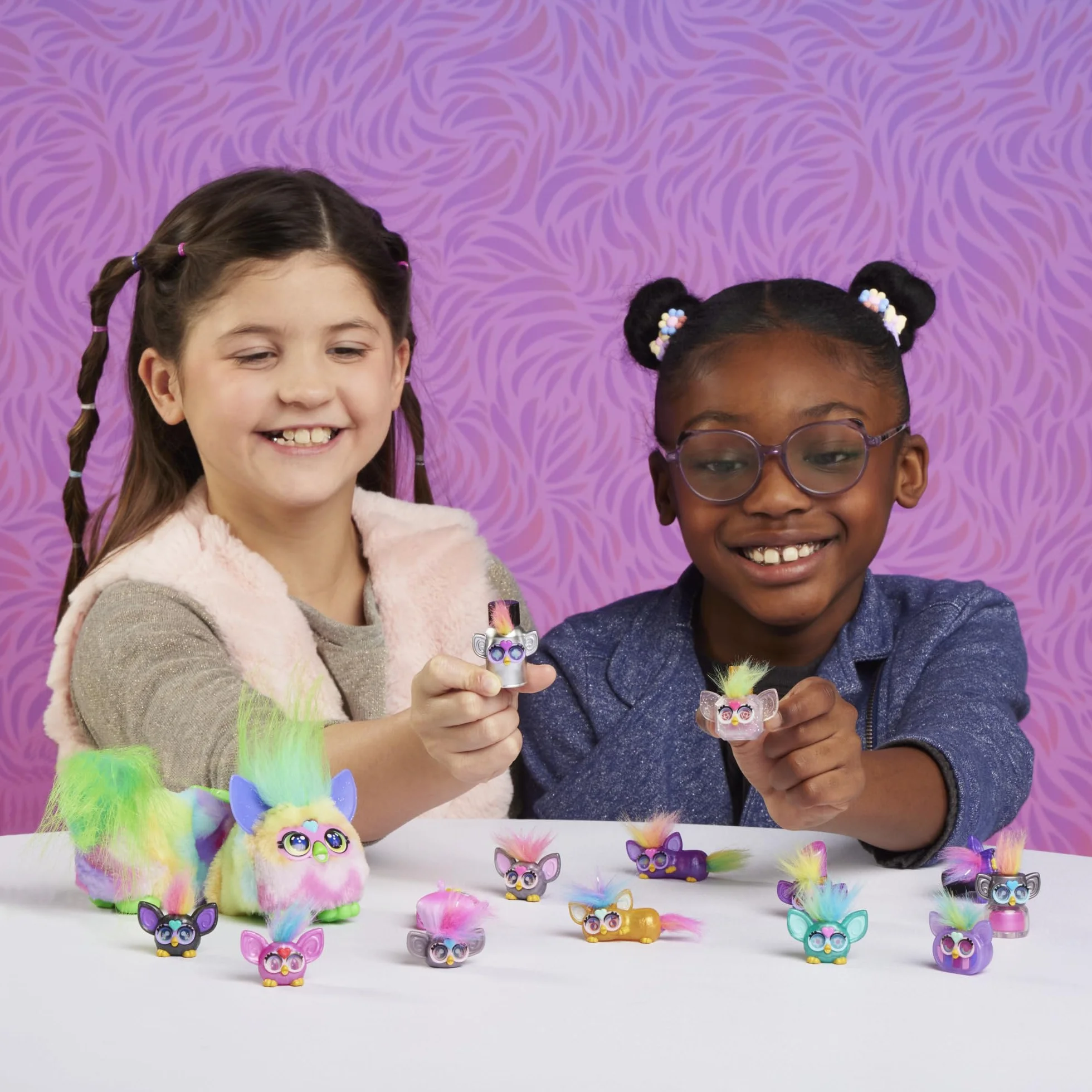 Wielopak 12 miniaturowych figurek-niespodzianek Furby z motywami mody, zabawki kolekcjonerskie o wysokości 2,54 cm dla dzieci w wieku od 5 lat, seria 2