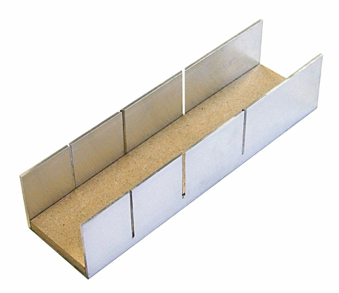Augusta skrzynka do cięcia ukośnego 245 x 65 x 55 mm, aluminiowa wkładka z drewna do precyzyjnego cięcia pod kątem 45° i 90°, pomoc w piłowaniu