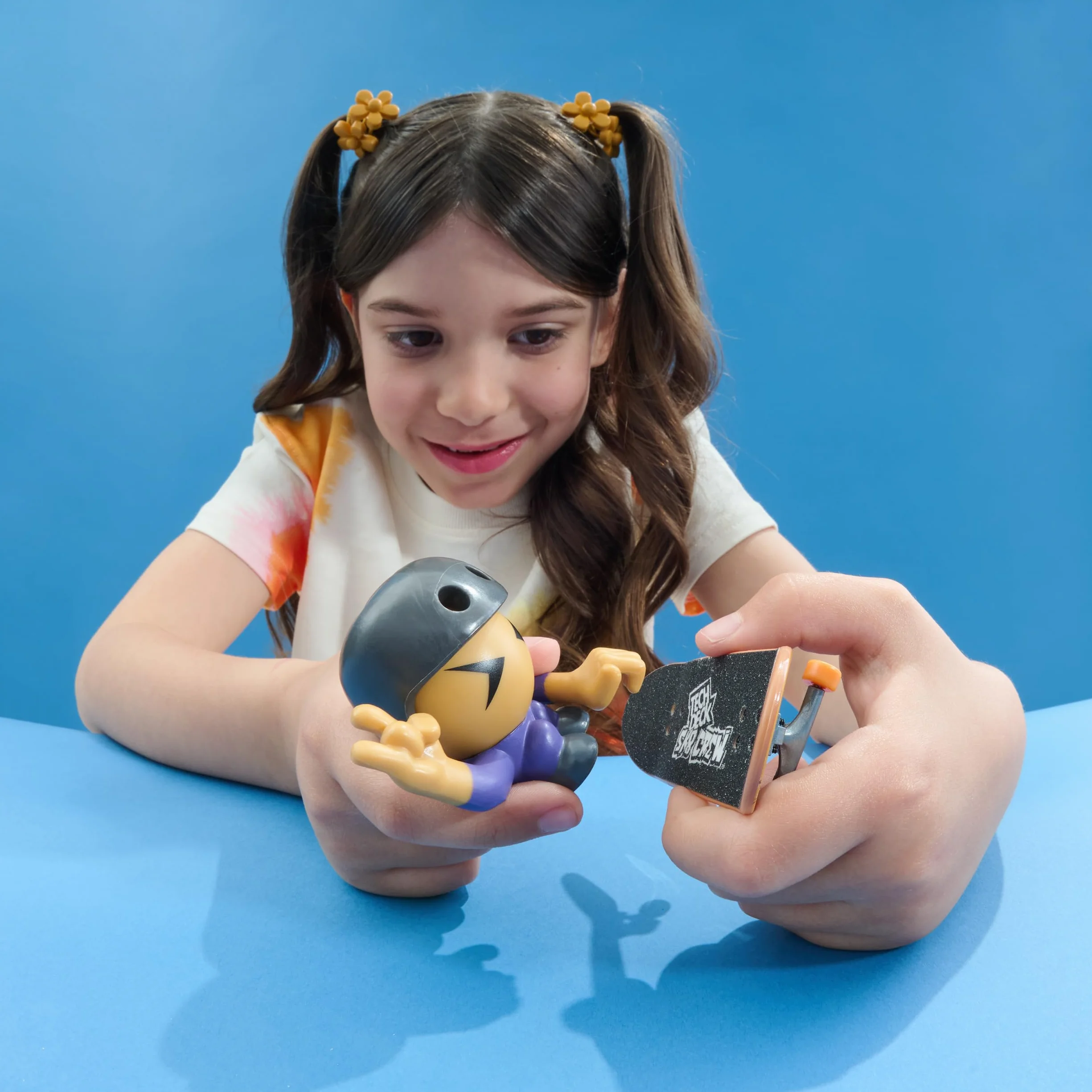 Tech Deck Sk8 Crew ekskluzywna podstrunnica z figurką kolekcjonerska mini deskorolka dla dzieci od 5 lat