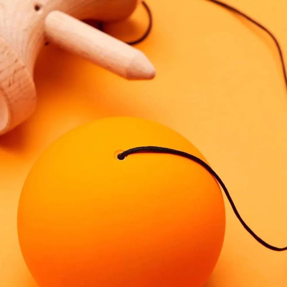 Zabawka KROM Kendama - Pomarańczowy POP - Zwiększone zdolności poznawcze - Poprawia równowagę, refleksy i kreatywność - zaprojektowany przez profesjonalistów dla początkujących i ekspertów.