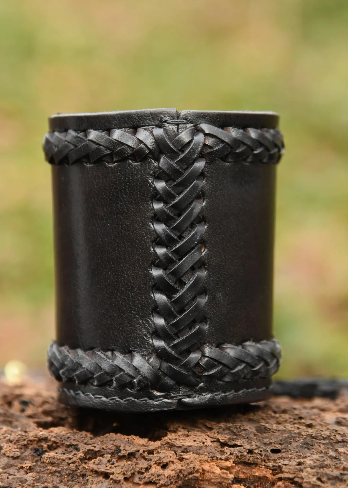Ulfberth - Wysokiej jakości wikiński kubeczek do gry z motywem Mjölnir, prawdziwa skóra, średniowieczny kubek ze skóry, LARP, Reenactment (Czarny Młot Thora)