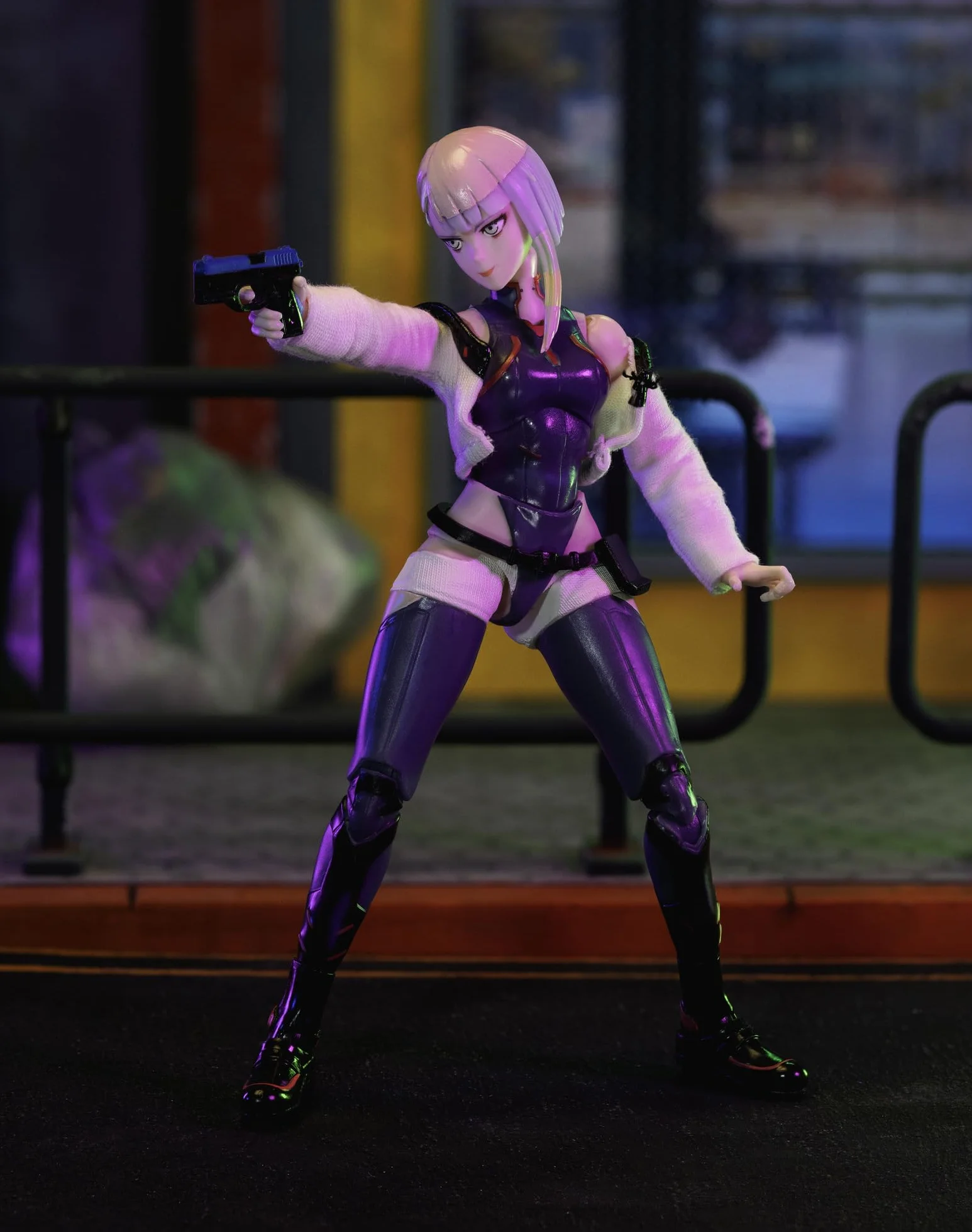 Jada Toys Cyberpunk Edgerunner figurka Lucy (14 cm) – ruchoma figurka kolekcjonerska i akcji z alternatywną głową, rękami i akcesoriami, dla fanów i kolekcjonerów od 15 lat