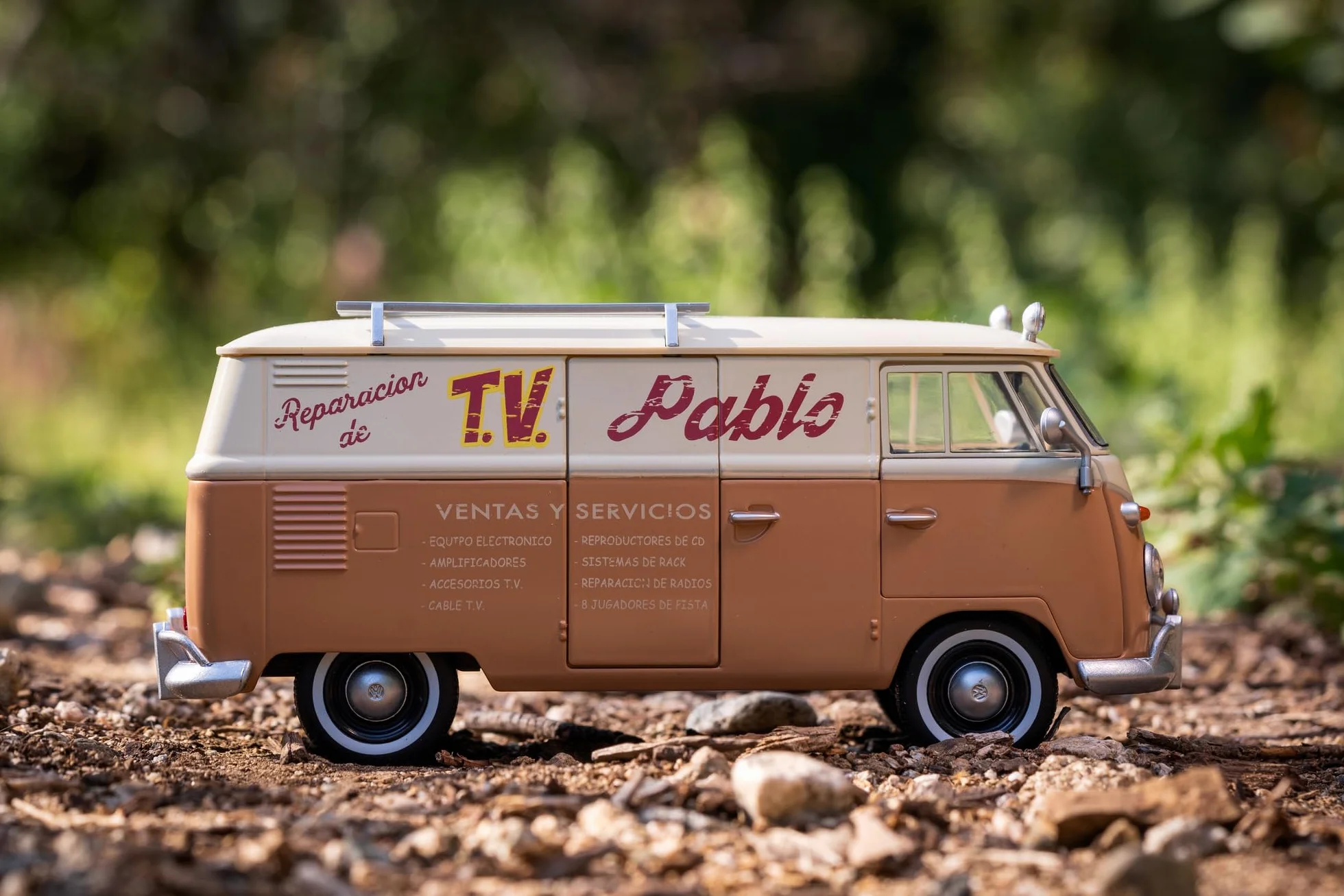 Jada 253115013 1967 VW Bus Transformers 1:24