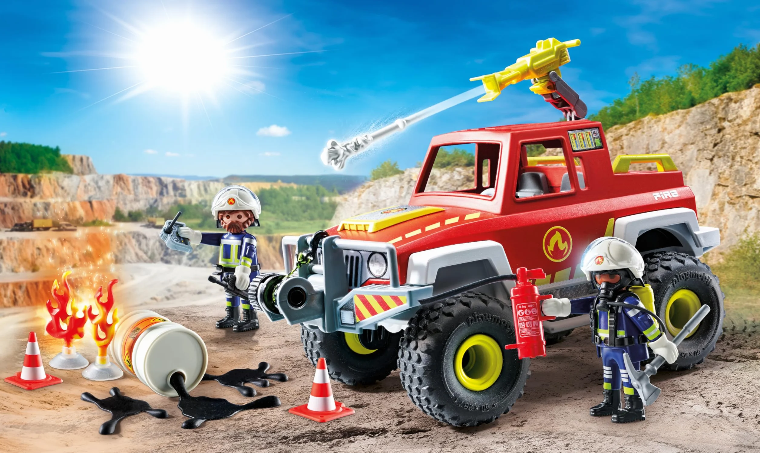PLAYMOBIL | Action Heroes | Ciężarówka strażacka | Samochód strażacki | Auto zabawkowe | Zabawka dla dzieci od 4. roku życia | 71824