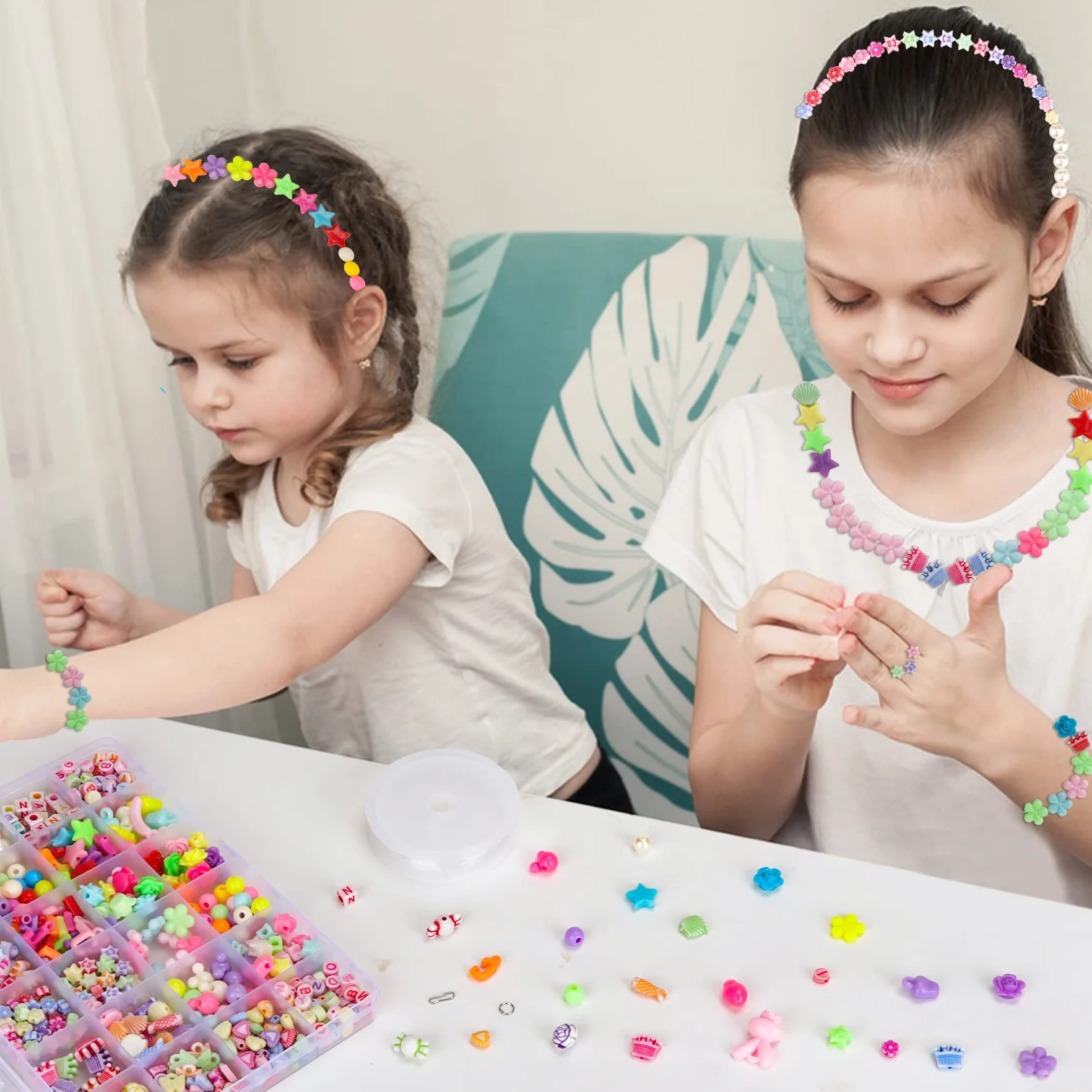 UUEMB Zestaw do produkcji biżuterii, 550 szt., zestawy do tworzenia bransoletek dla dzieci, koraliki do produkcji naszyjnika, bransoletki, pierścionka, prezenty urodzinowe dla dziewcząt, dzieci w