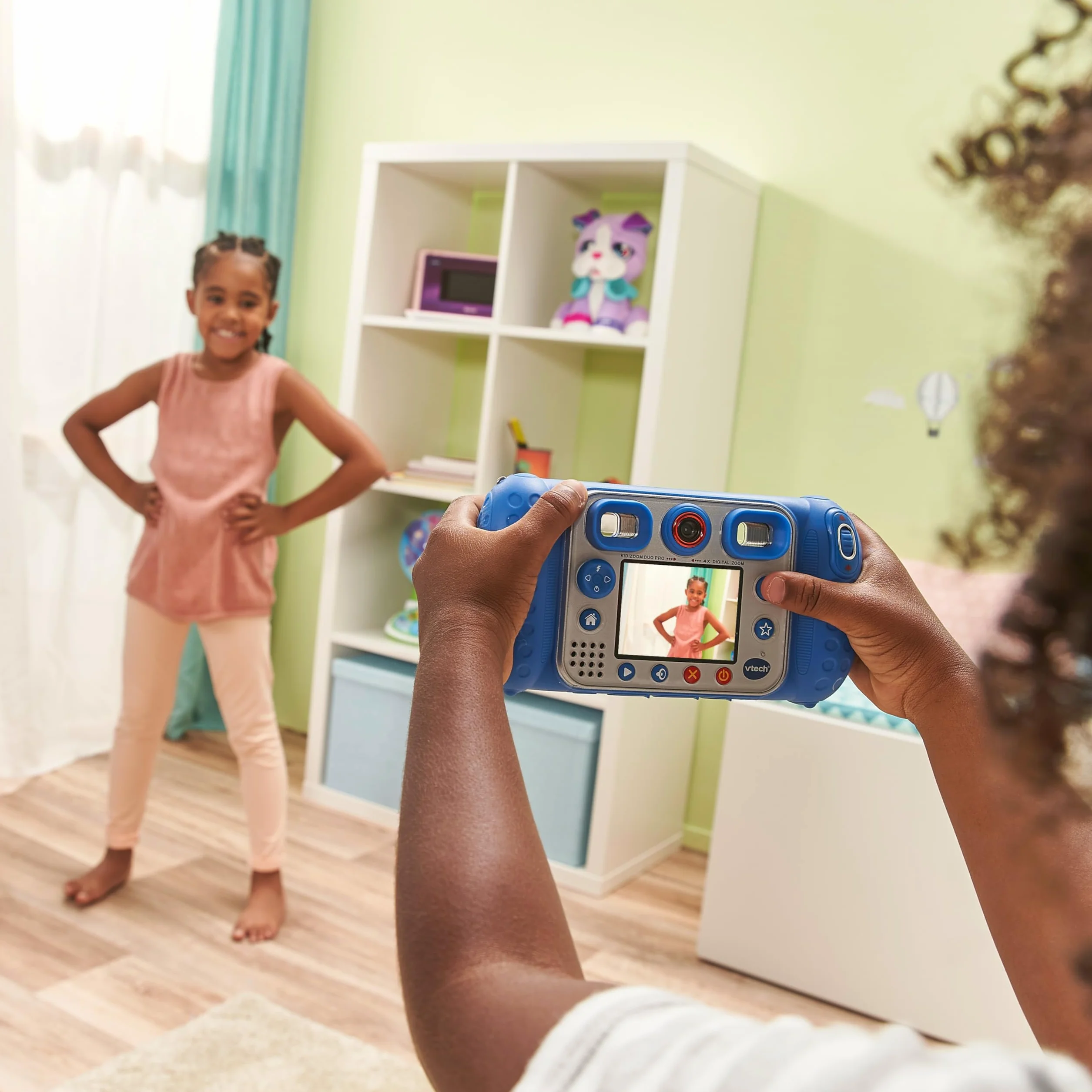 VTech KidiZoom Duo Pro Bundle z bezpłatną torbą – tylko na krótki czas – aparat dziecięcy z 2 kamerami, funkcją zdjęć i wideo, grania, odtwarzaczem muzyki i wieloma innymi, niebieski