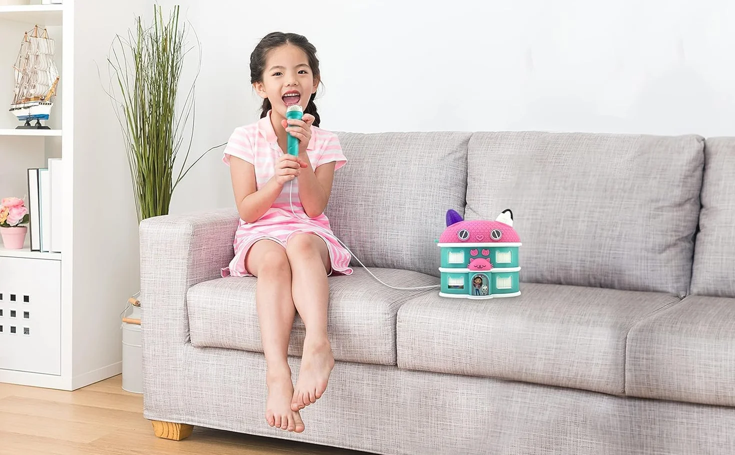 eKids Gabby's Dollhouse Sing Along Boom głośnik bokserski z mikrofonem, maszyna do karaoke dla dzieci z wbudowaną piosenką i efektami dźwiękowymi