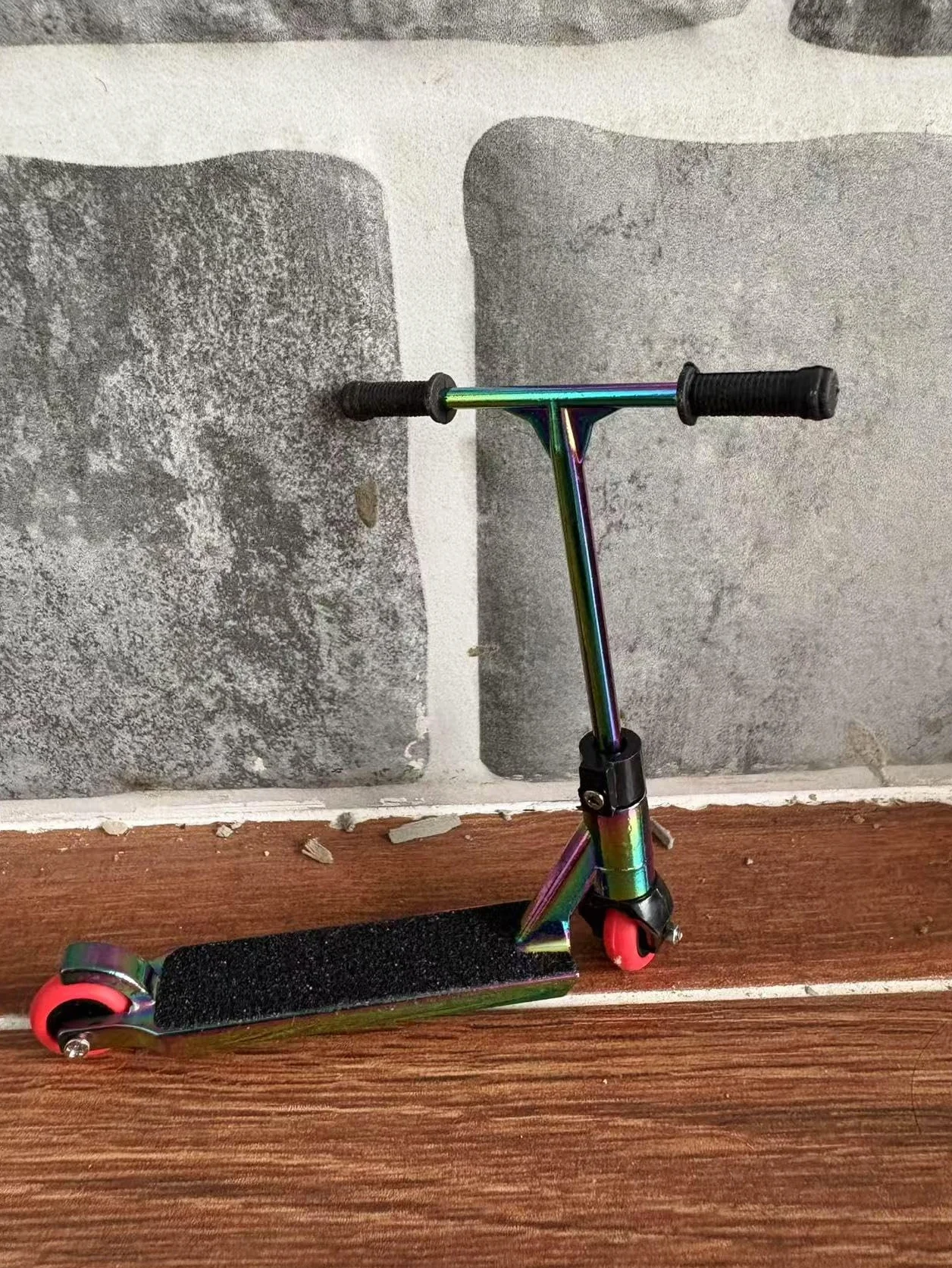 LEEFAI Metal Finger Scooter Alloy Pro Stunt Scooter (Rainbow)