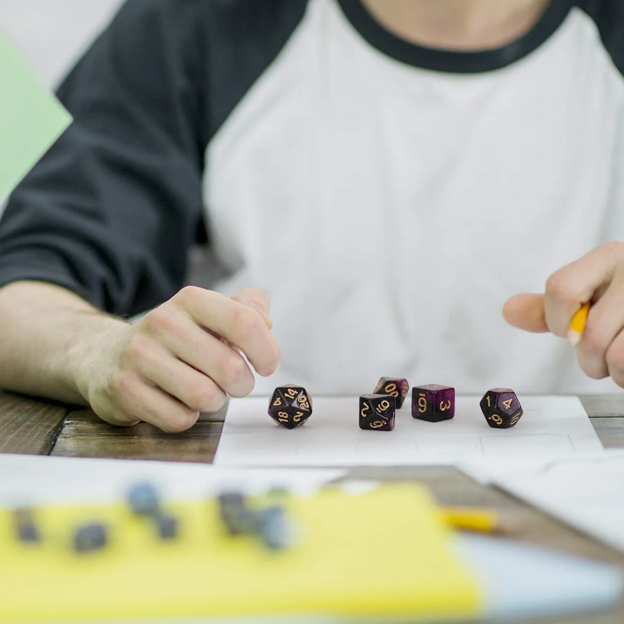 GWHOLE Zestaw kości DND 6×7 (42 szt.) Brokatowe wielościenne D4 D6 D8 D10 D12 D20 do Dungeons and Dragons RPG MTG Pathfinder