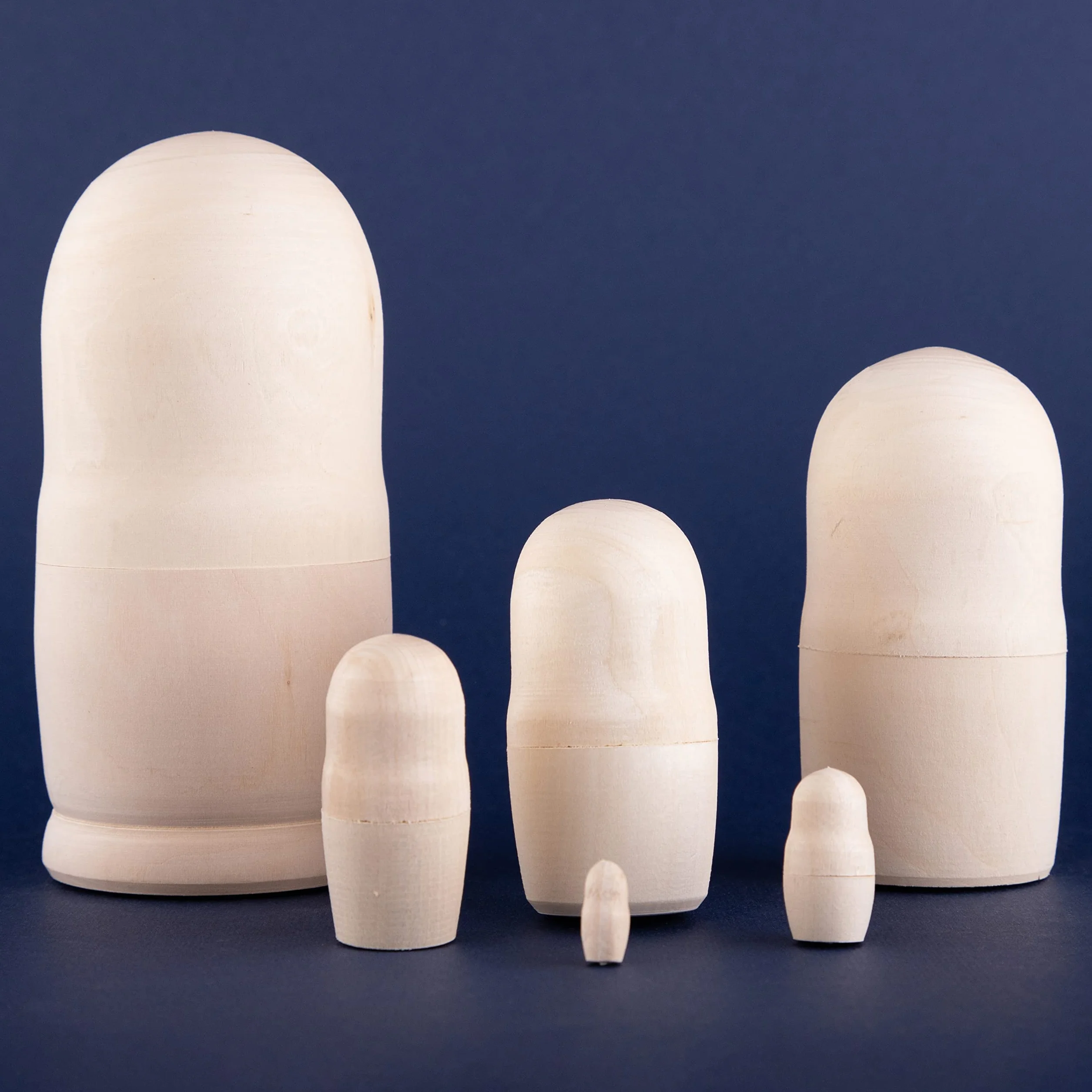 Heka Naturals Zestaw Niemalowanych Lalek Gniazdujących | Wszystkie Naturalne Drewniane Lalki Matryoshka Zestaw 6 (13cm) - Tradycyjne Dekoracje do Domu, Babushka, Drewniane Zabawki do Układania w Stosy