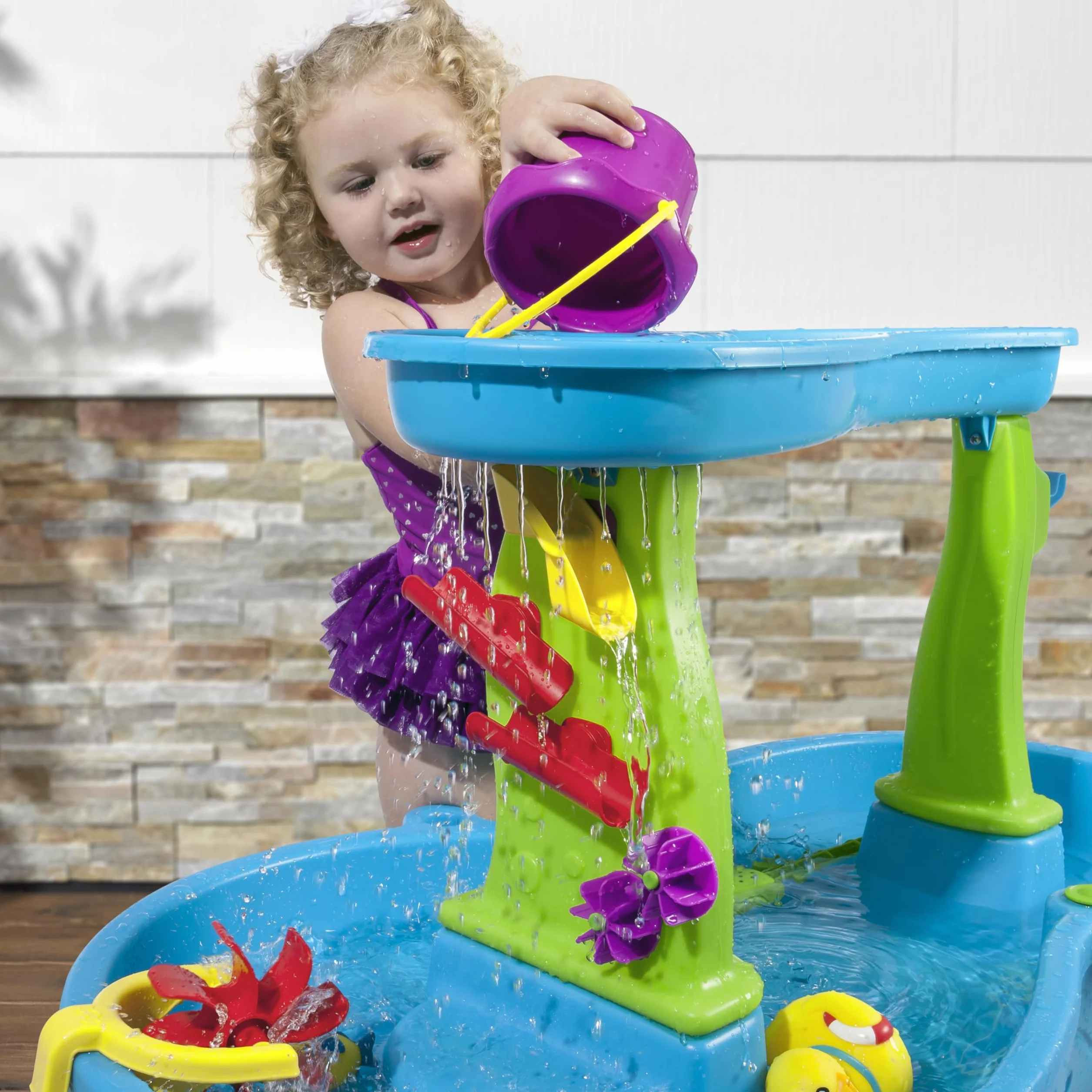 Step2 Rain Showers Splash Pond Stol Wodny z 13-czesciowym zestawem akcesoriow | Zabawki wodne dla dziecka | Stol z woda do ogrodu