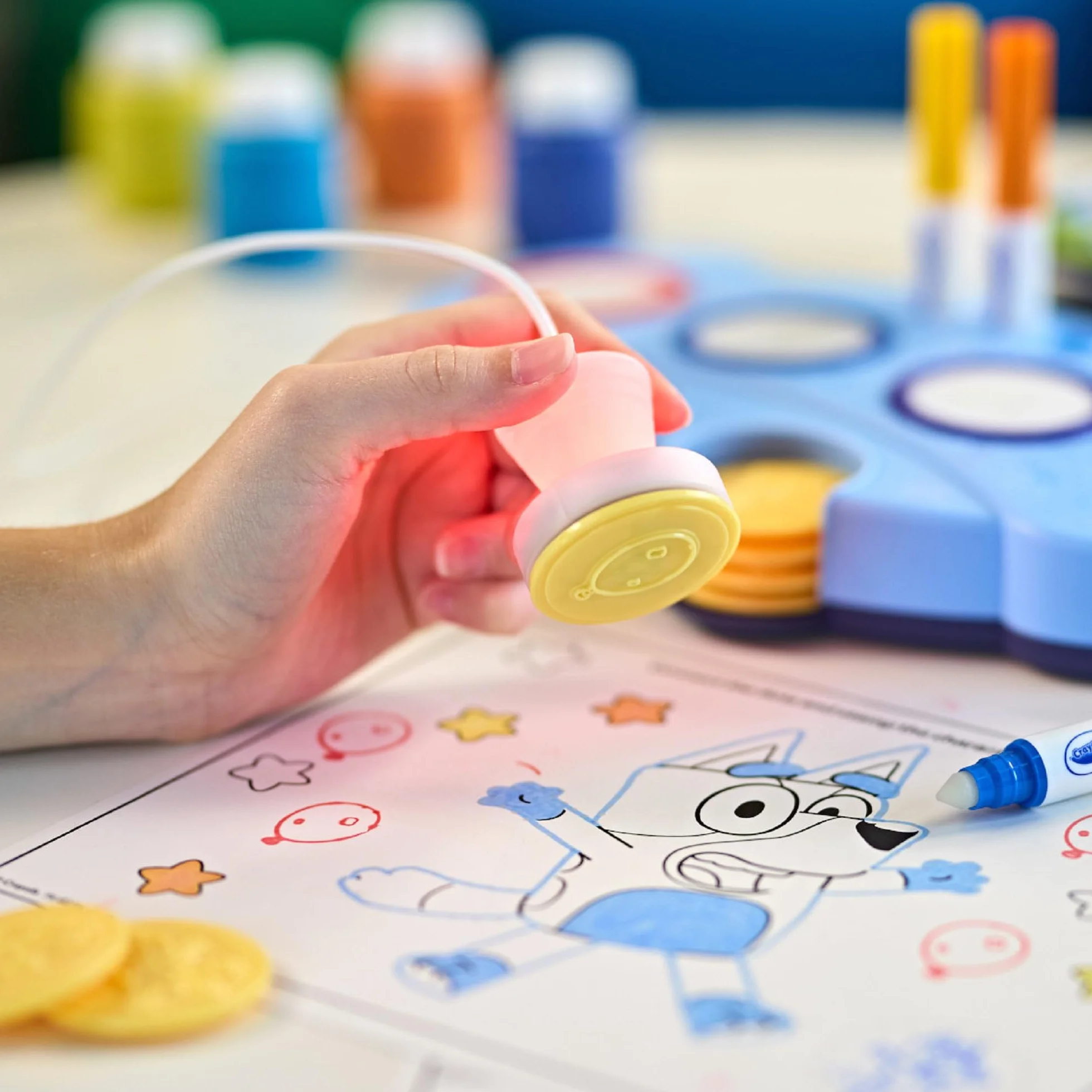 Crayola - Color Wonder stemple świecące niebrudzące Bluey, kreatywne zajęcia i prezent dla dzieci od lat 3, 75-0274