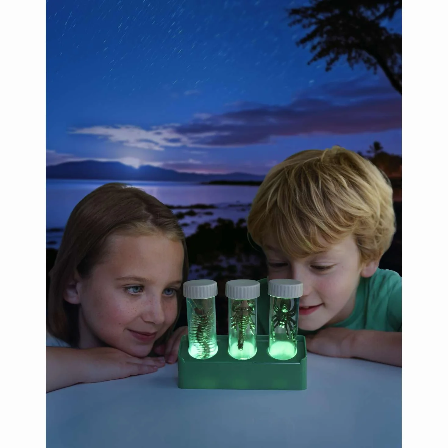KidzLabs Glow Critter Lab, Creepy Crawlies ożywają, podświetlane probówki, projekt naukowy i lampka nocna dla dzieci w wieku 5+, zielona
