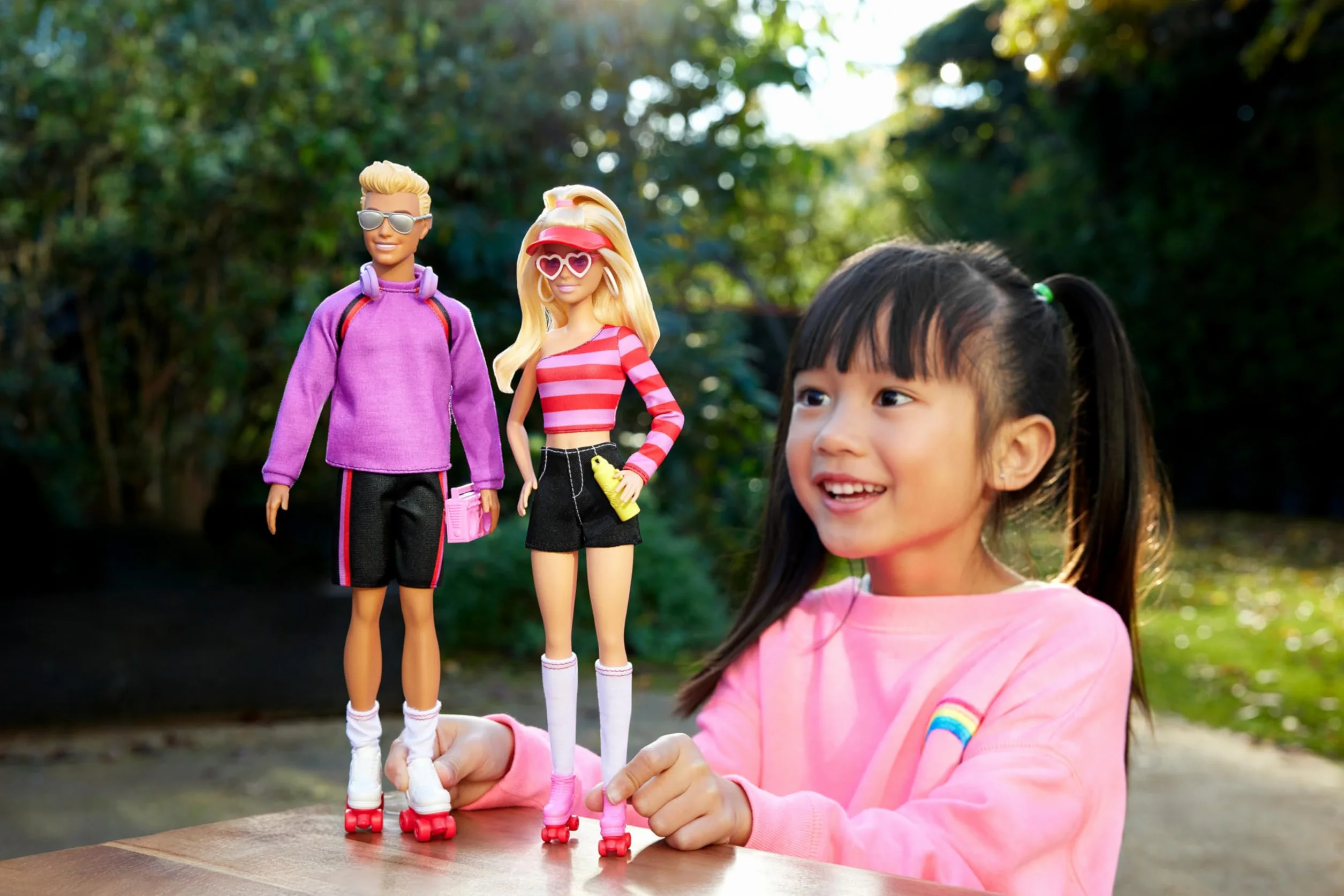 Barbie Fashionistas Barbie i Ken na wrotkach 65 rocznica Zestaw 2 lalki 6 akcesoria HXK90